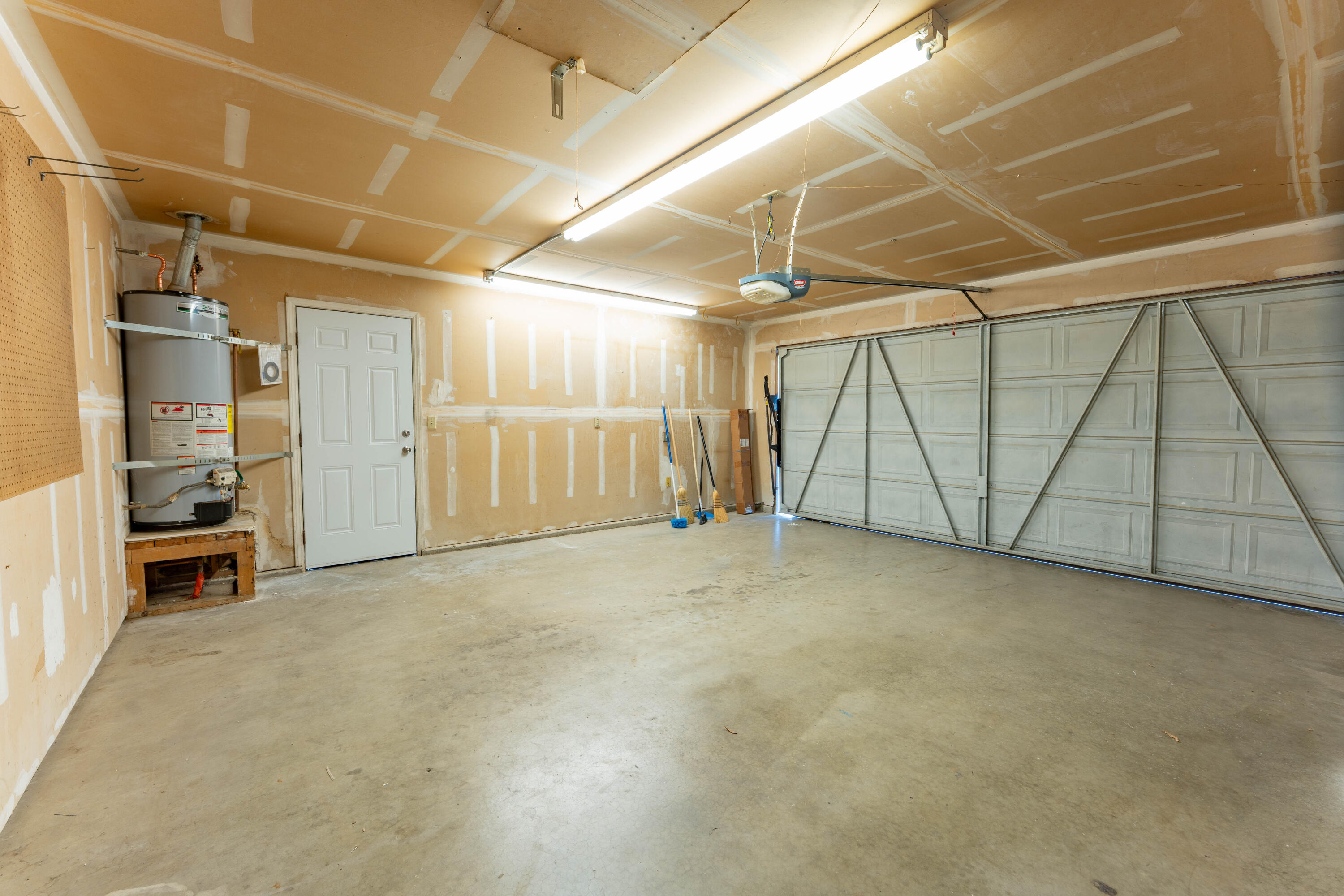 1860 W Fairhaven Ave, Porterville, CA 93257