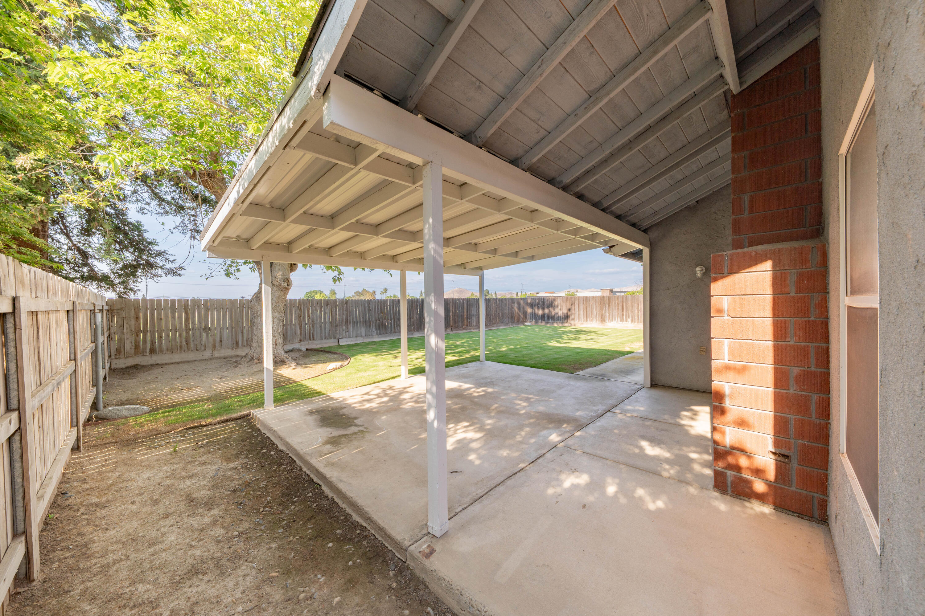 1860 W Fairhaven Ave, Porterville, CA 93257