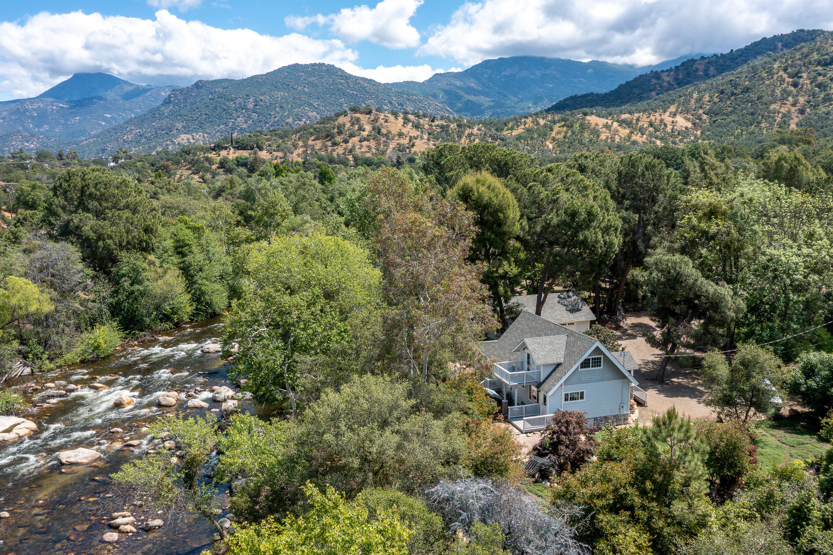 42695 42695 Sierra Drive, Three Rivers, CA 93271