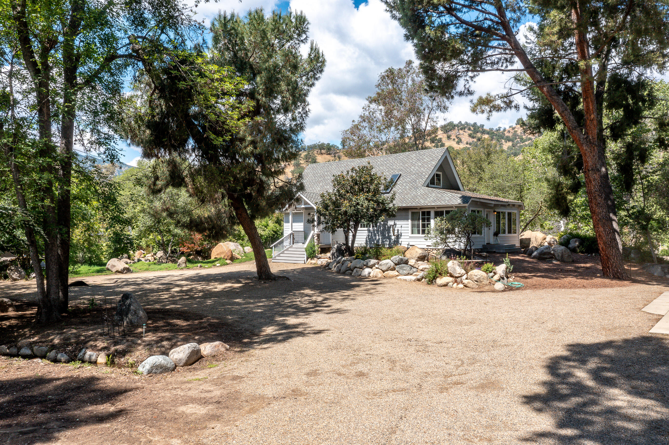 42695 42695 Sierra Drive, Three Rivers, CA 93271