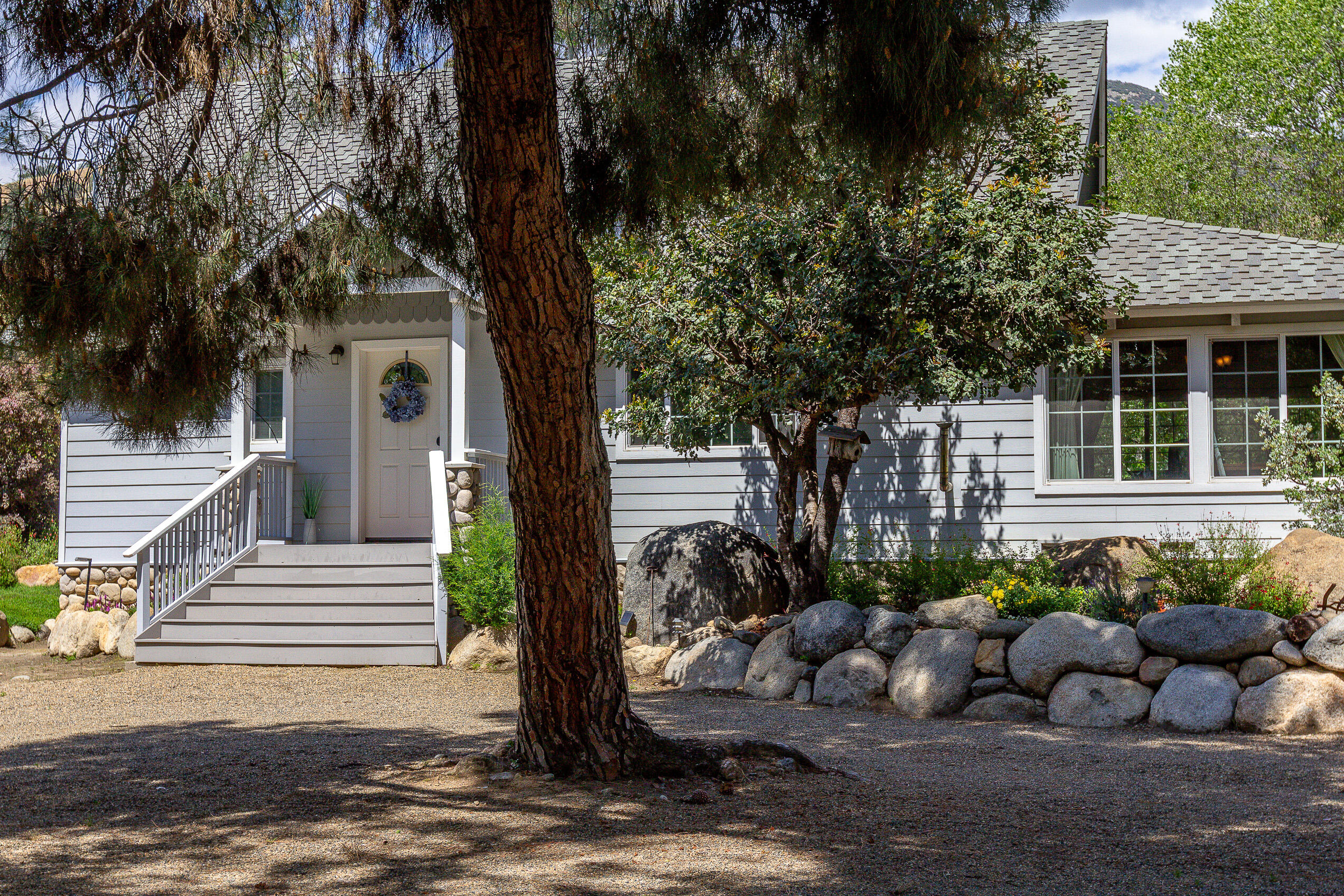 42695 42695 Sierra Drive, Three Rivers, CA 93271