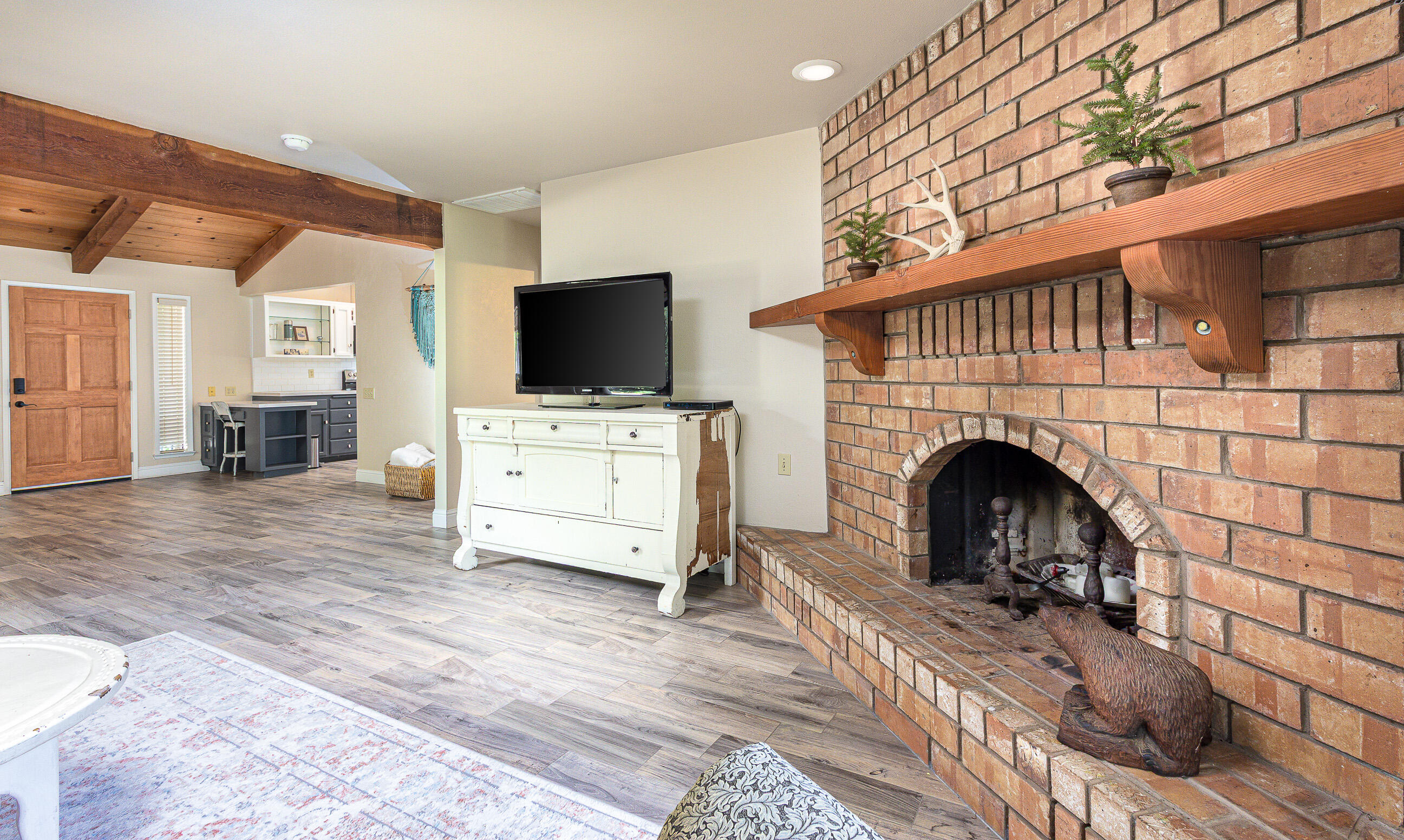 42695 42695 Sierra Drive, Three Rivers, CA 93271