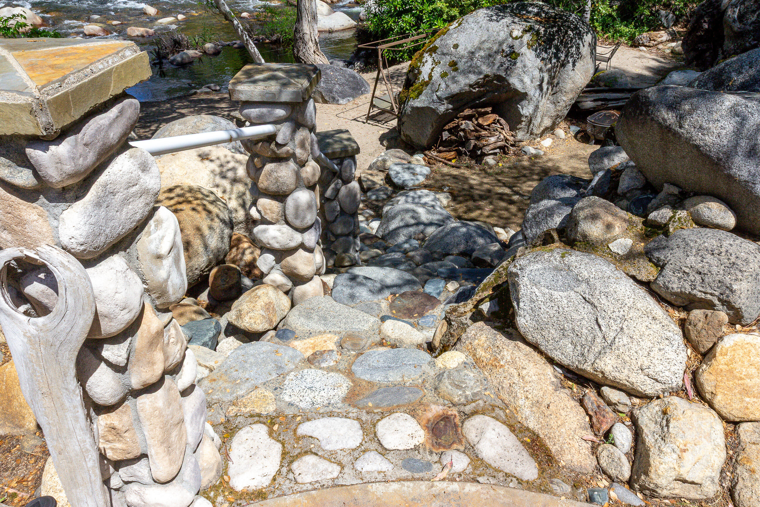 42695 42695 Sierra Drive, Three Rivers, CA 93271