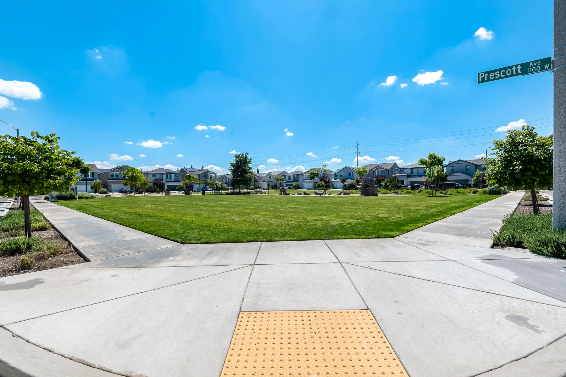 3049 N Dudley St, Visalia, CA 93291