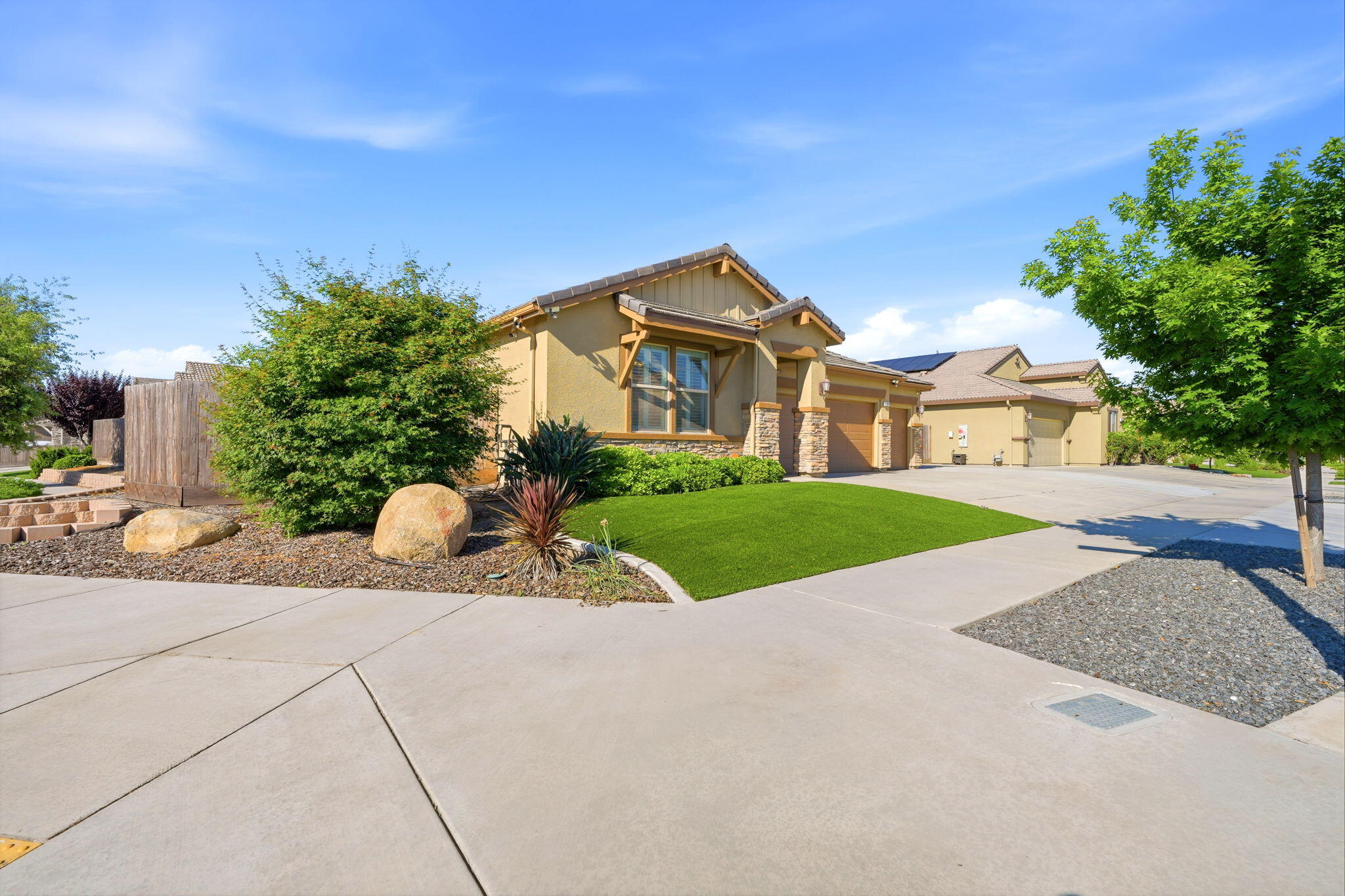 1703 W Porter Ave, Visalia, CA 93291