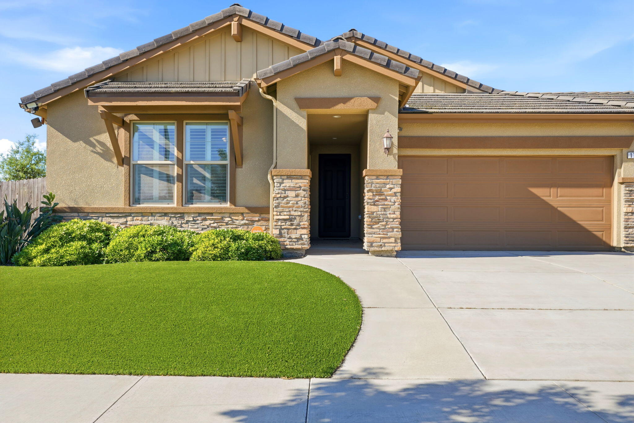 1703 W Porter Ave, Visalia, CA 93291