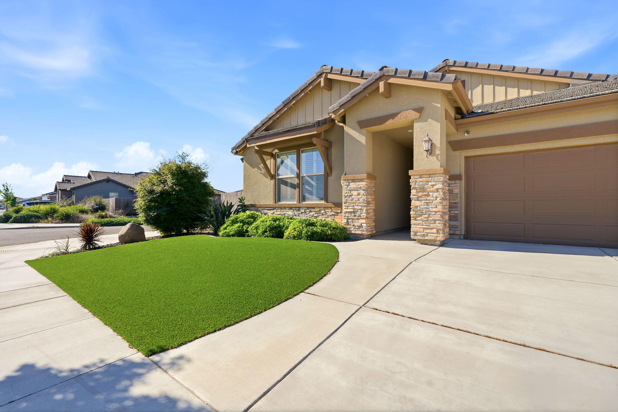 1703 W Porter Ave, Visalia, CA 93291