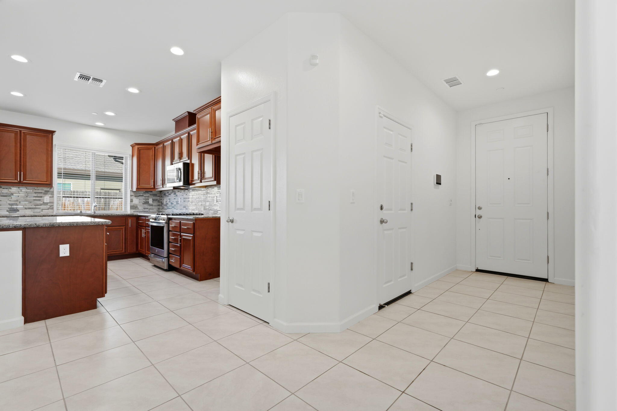 1703 W Porter Ave, Visalia, CA 93291