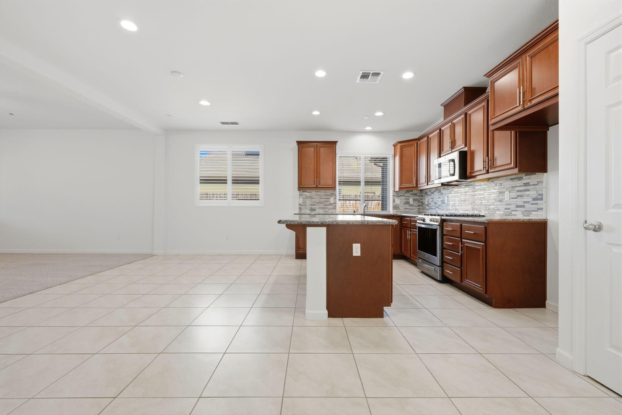 1703 W Porter Ave, Visalia, CA 93291