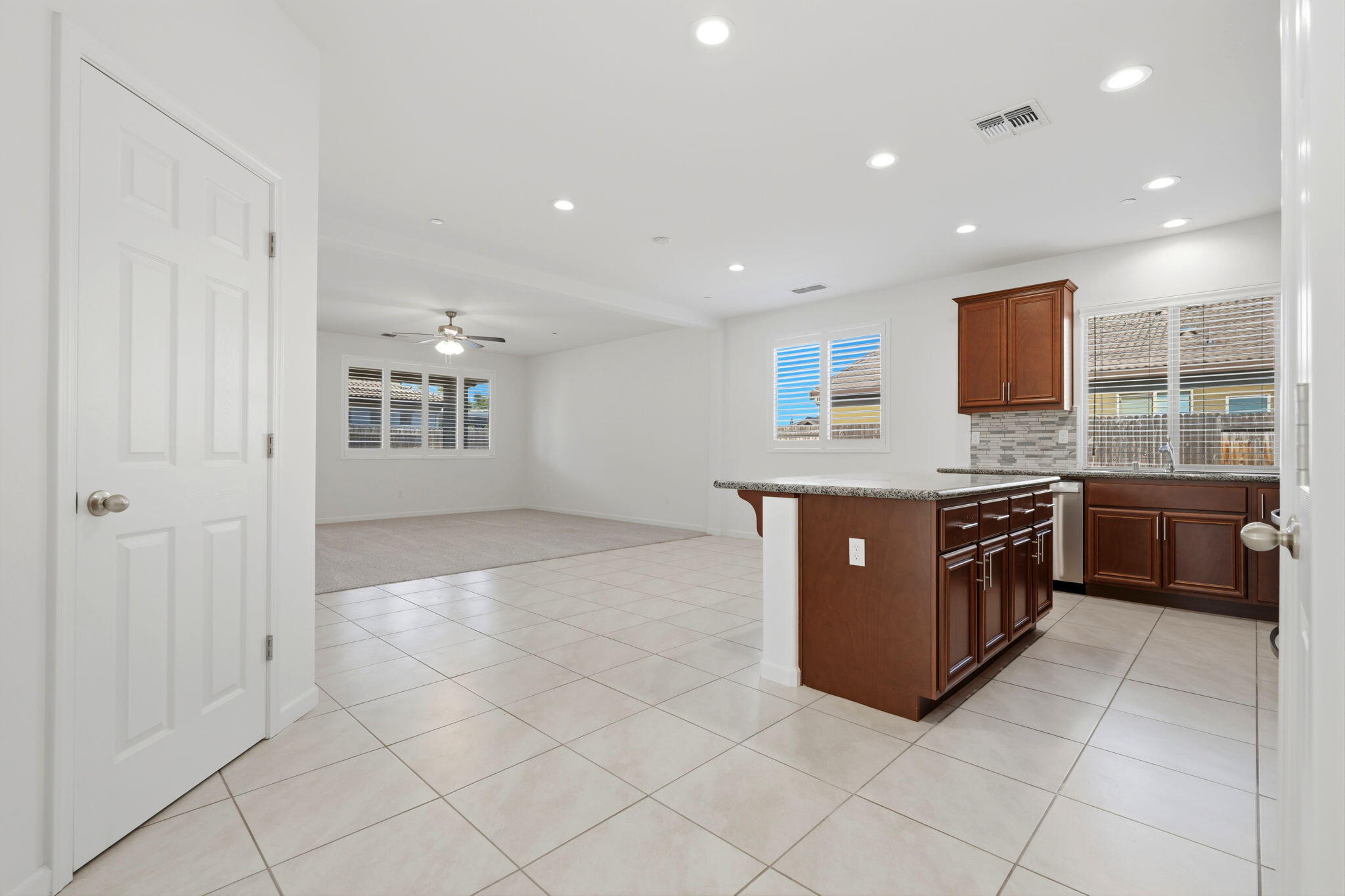 1703 W Porter Ave, Visalia, CA 93291