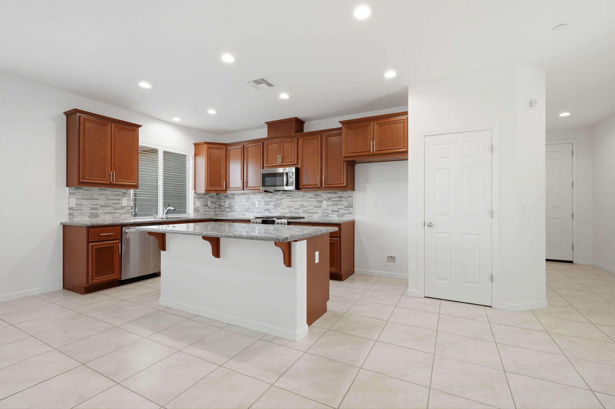 1703 W Porter Ave, Visalia, CA 93291