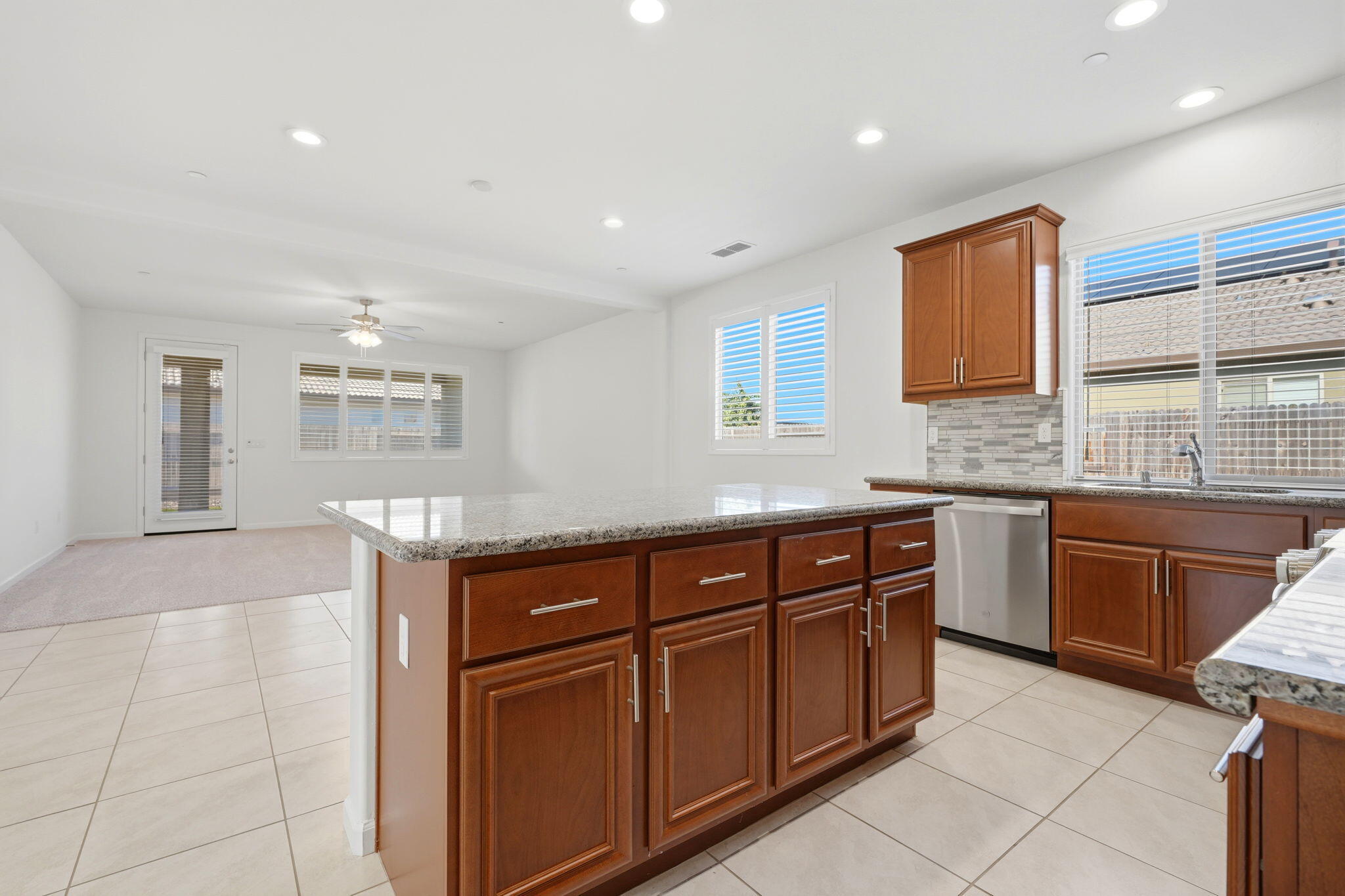 1703 W Porter Ave, Visalia, CA 93291