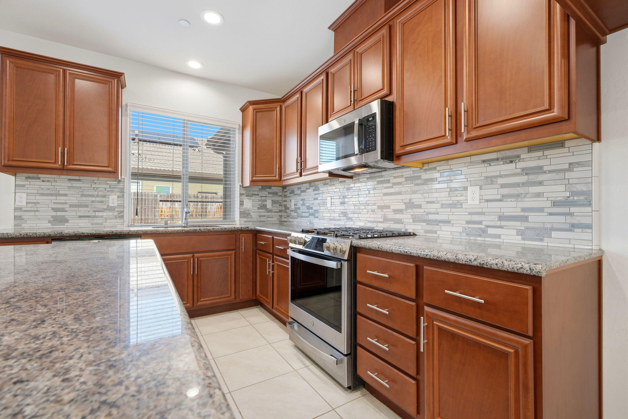 1703 W Porter Ave, Visalia, CA 93291