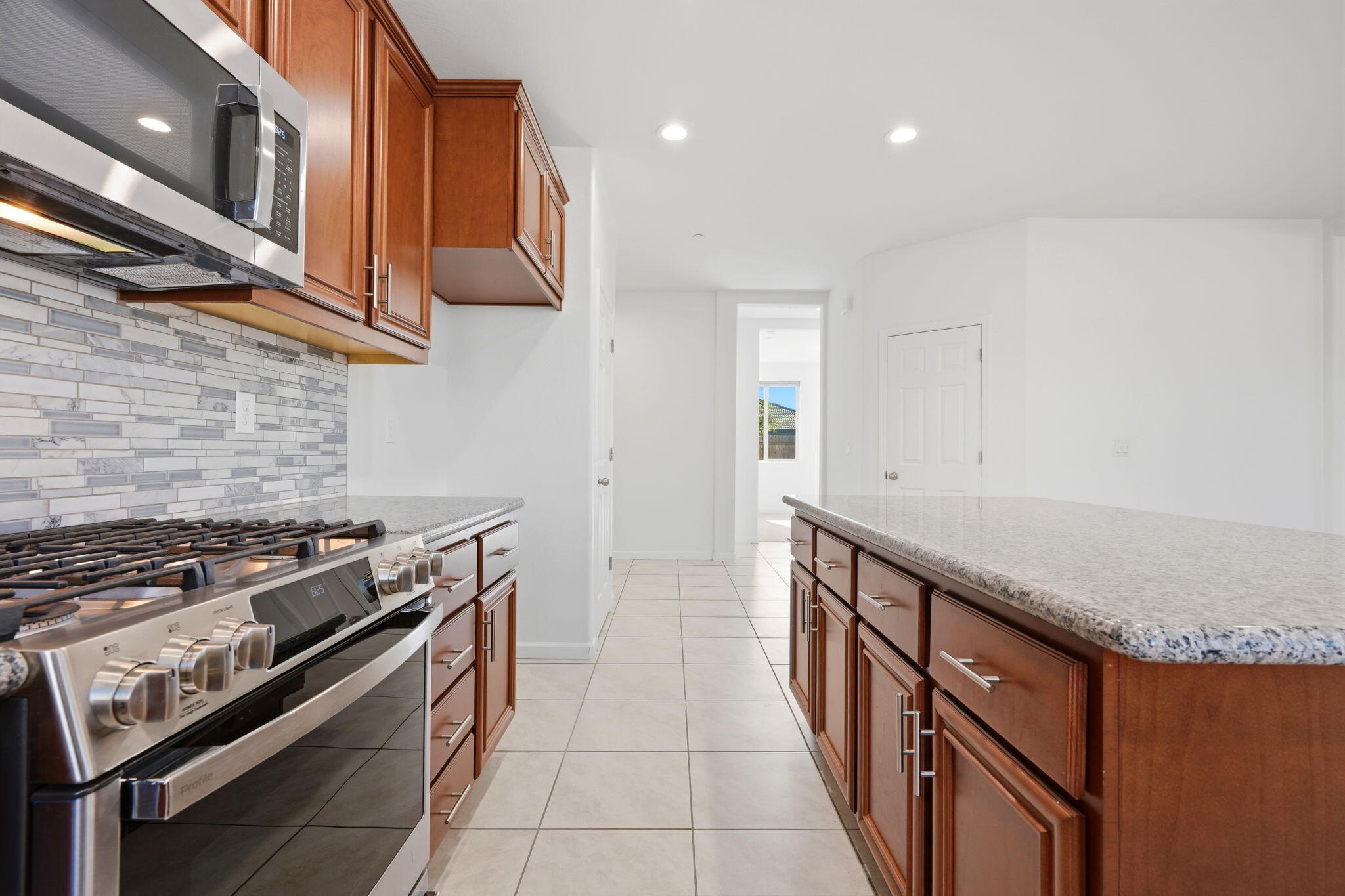 1703 W Porter Ave, Visalia, CA 93291