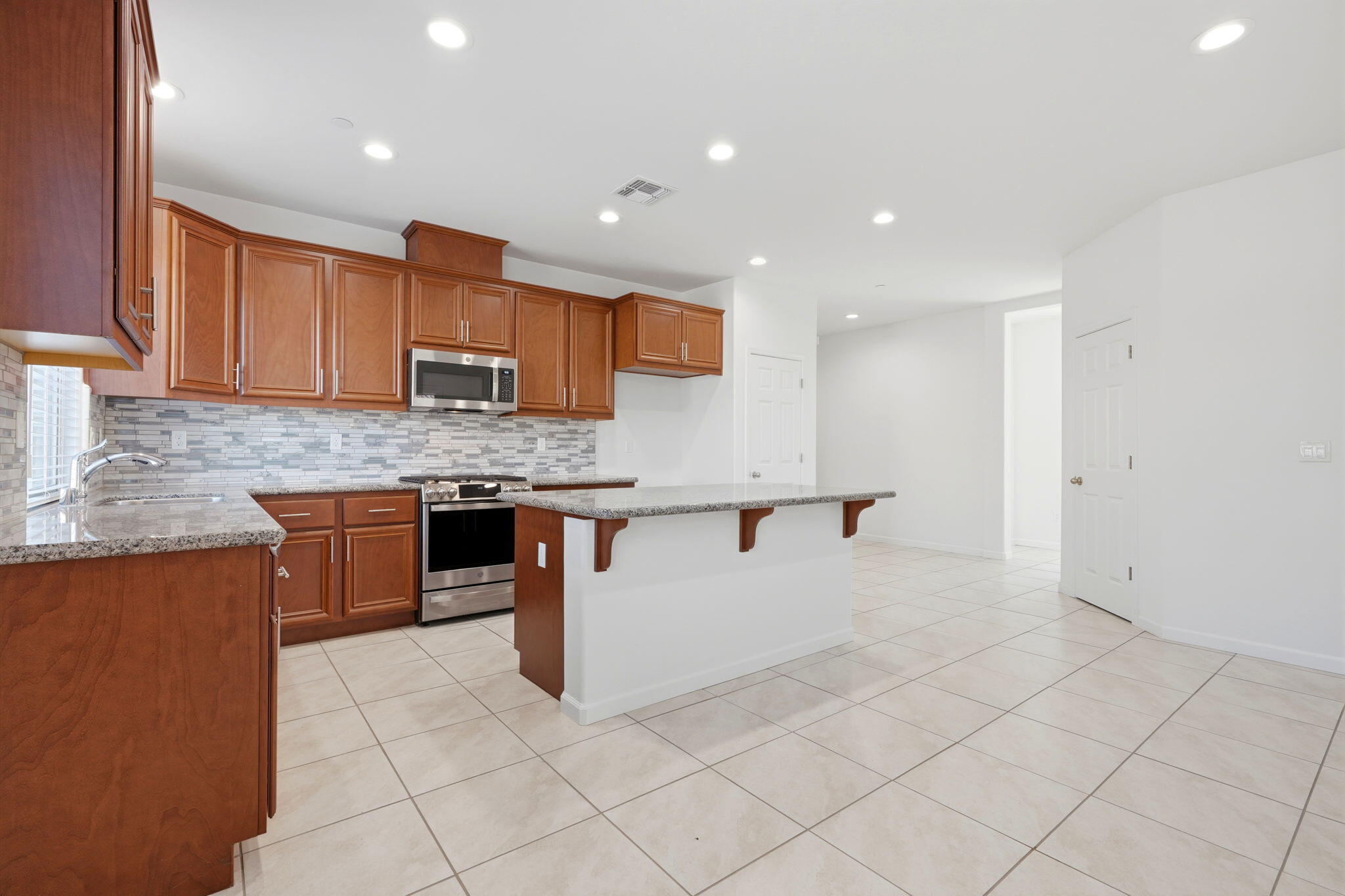 1703 W Porter Ave, Visalia, CA 93291