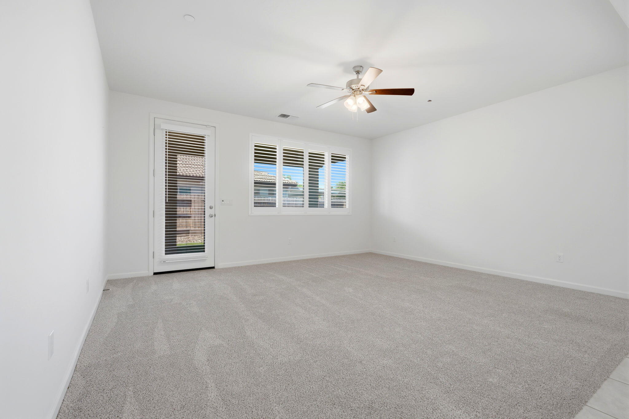 1703 W Porter Ave, Visalia, CA 93291