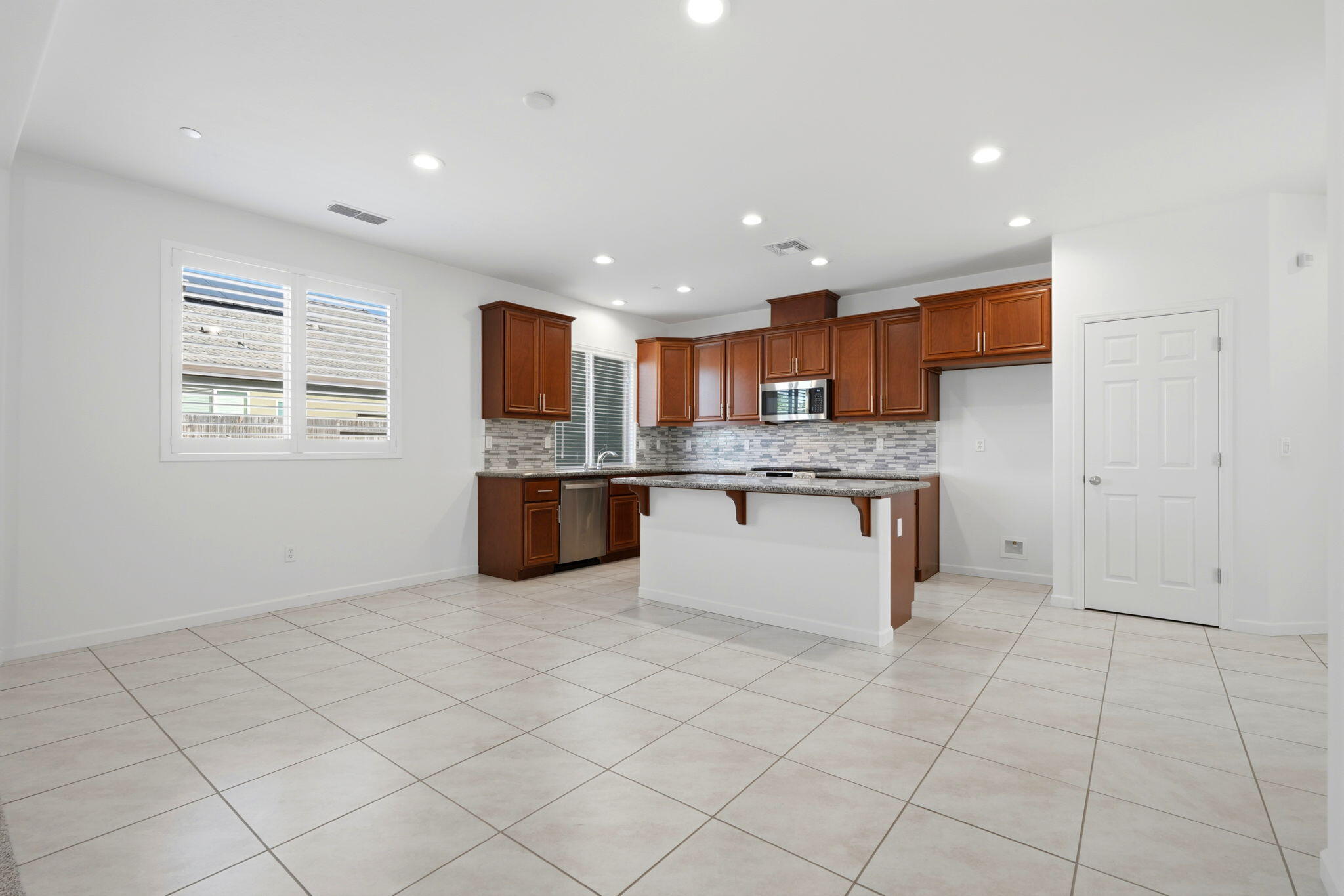 1703 W Porter Ave, Visalia, CA 93291