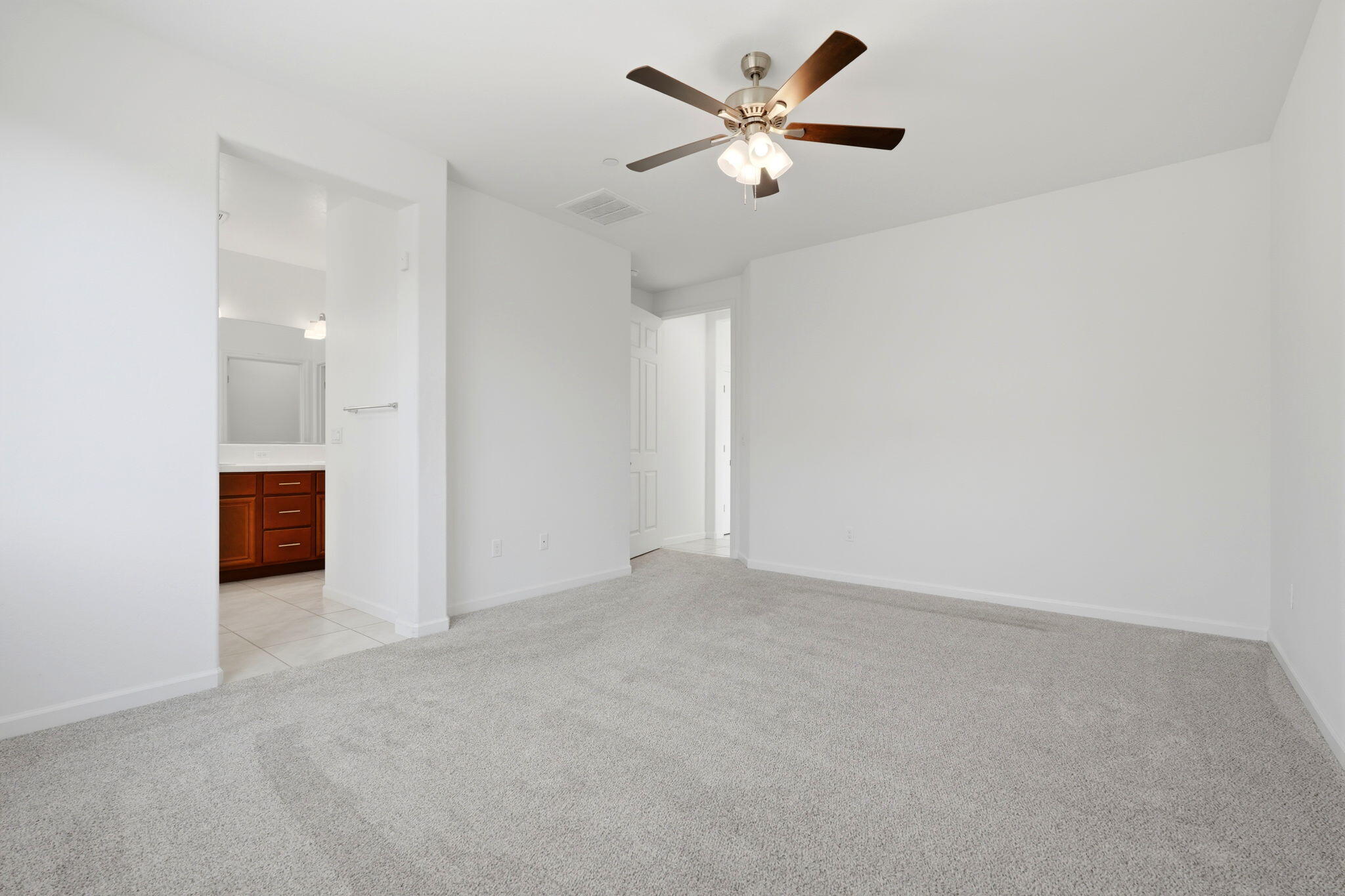 1703 W Porter Ave, Visalia, CA 93291