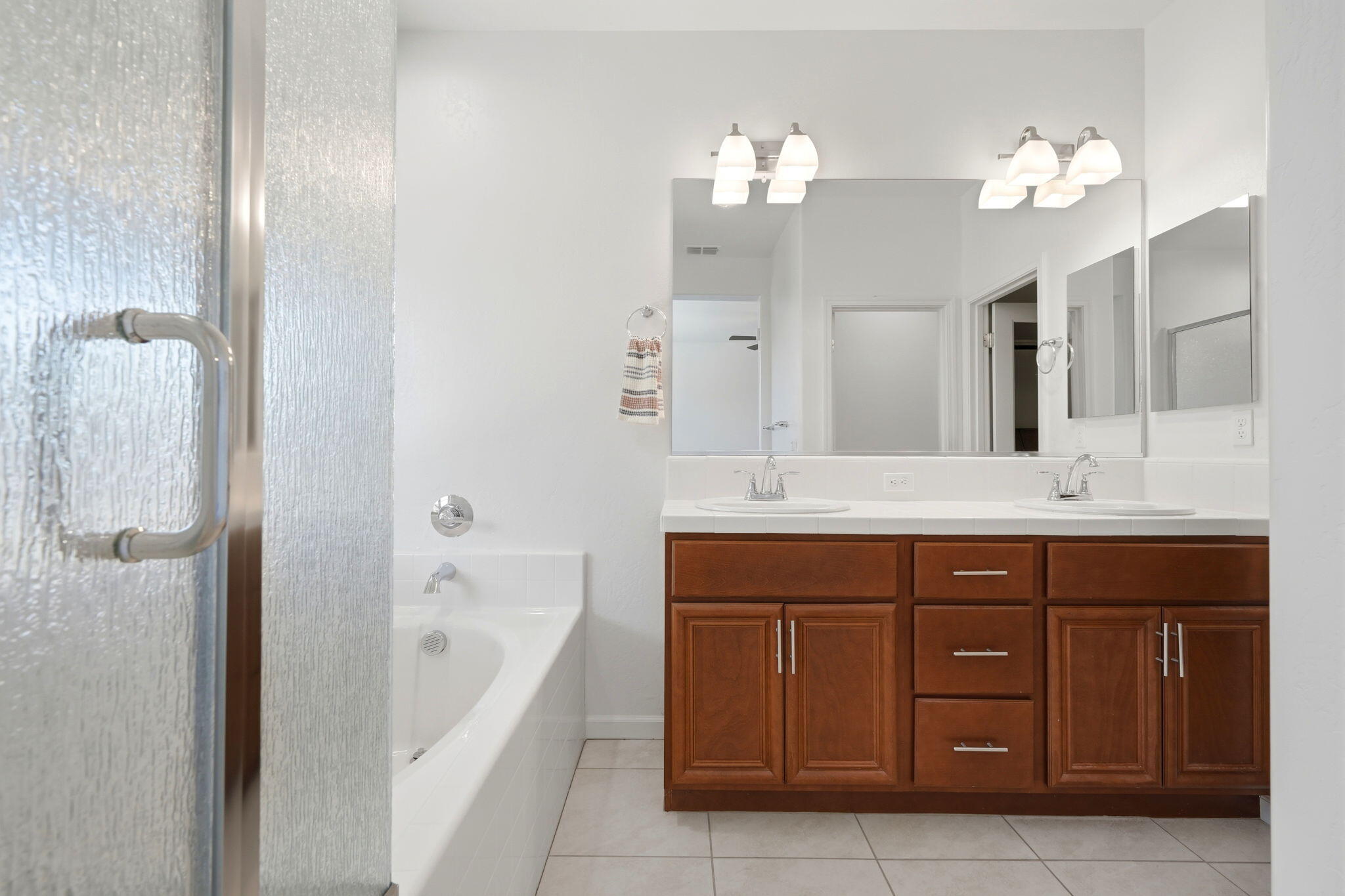 1703 W Porter Ave, Visalia, CA 93291