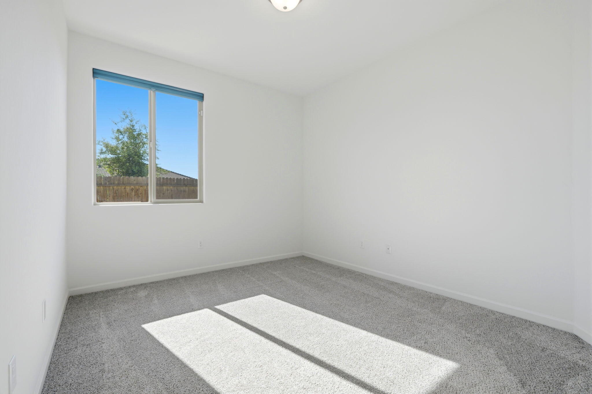 1703 W Porter Ave, Visalia, CA 93291