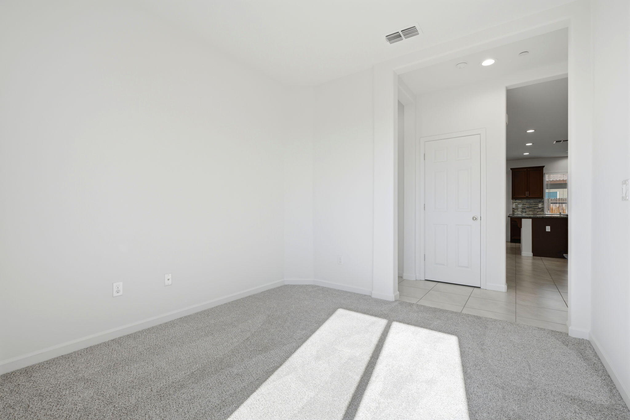 1703 W Porter Ave, Visalia, CA 93291