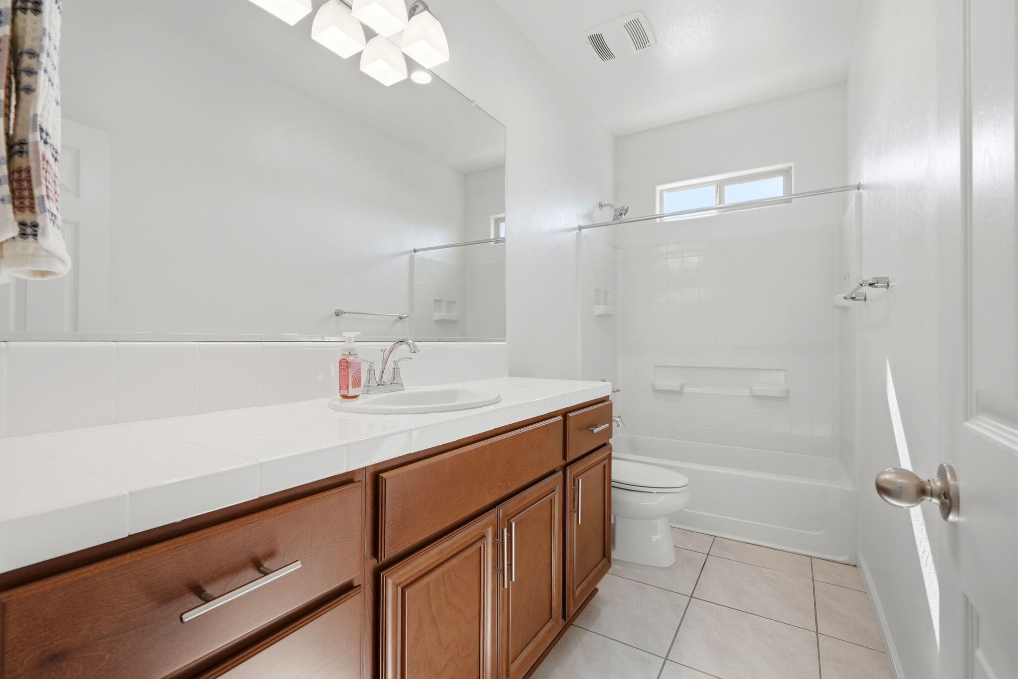 1703 W Porter Ave, Visalia, CA 93291