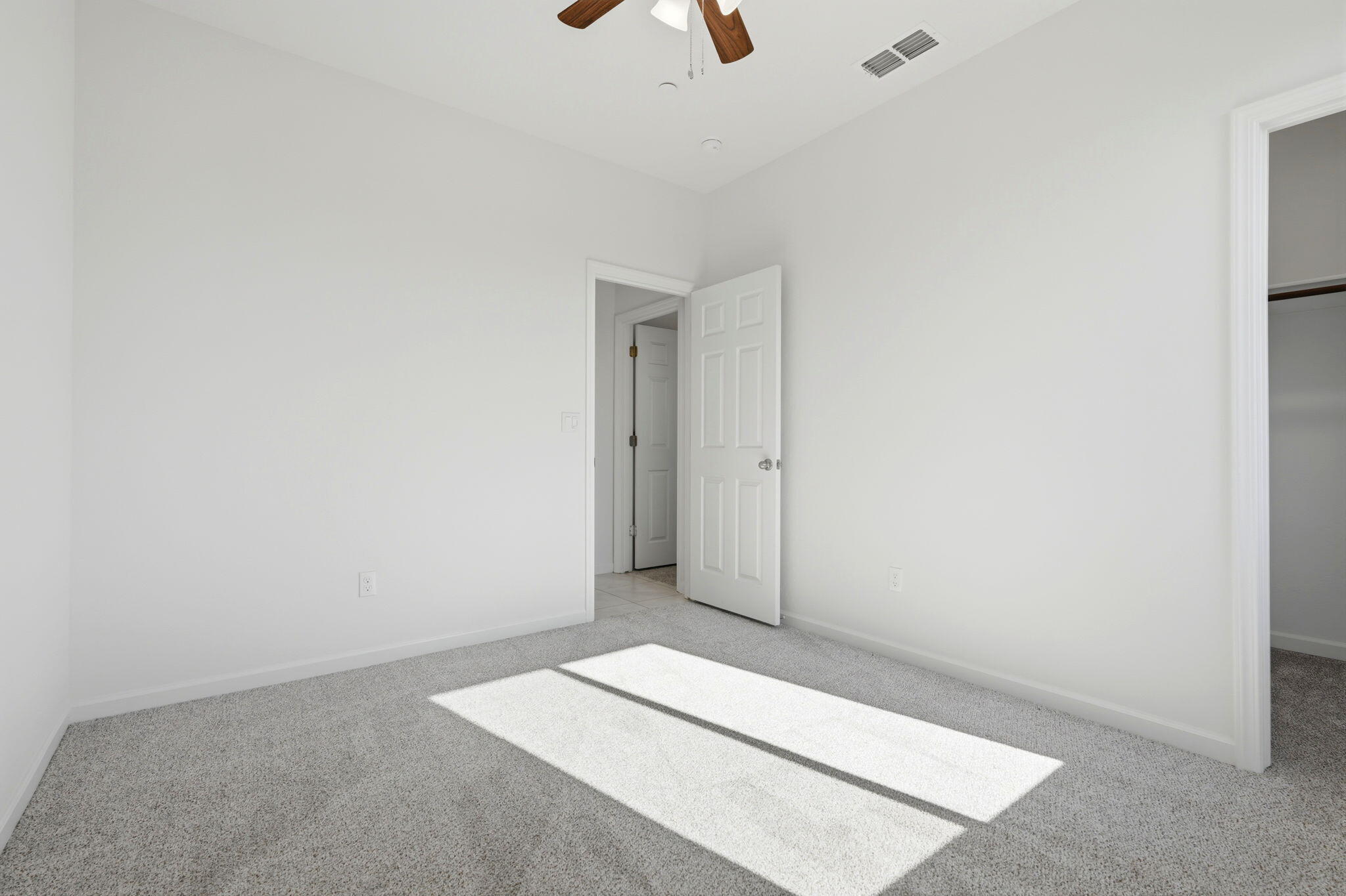 1703 W Porter Ave, Visalia, CA 93291