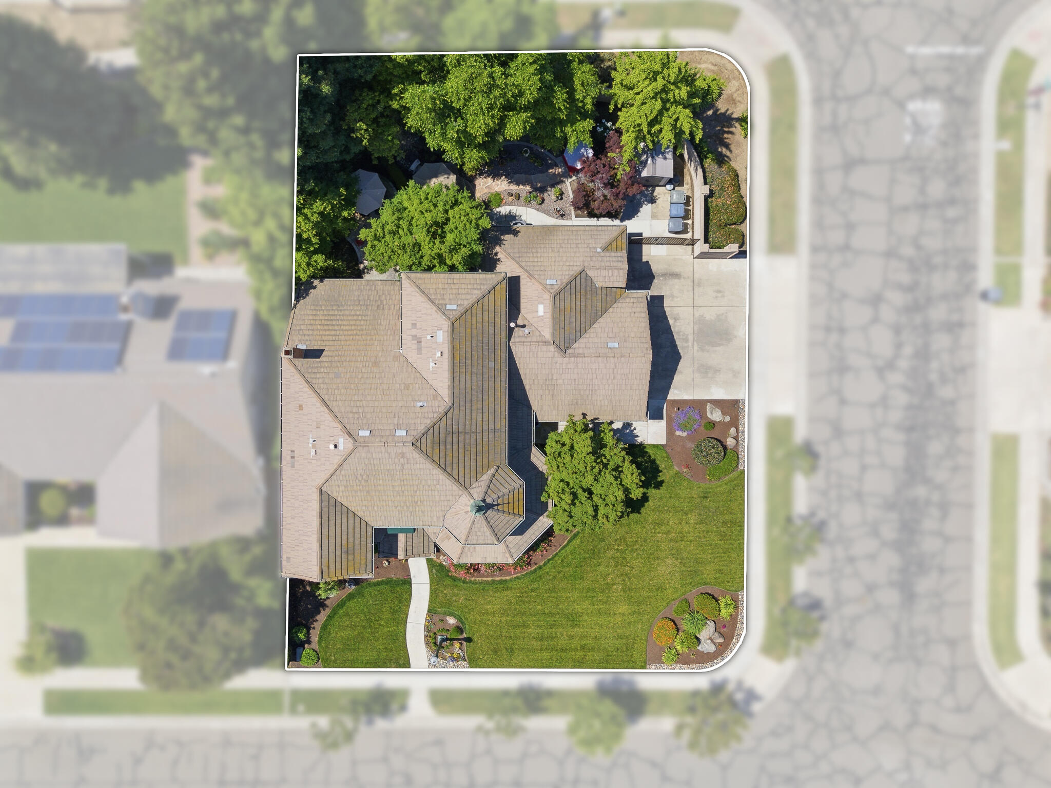 2320 SW Cottonwood Cir, Visalia, CA 93277