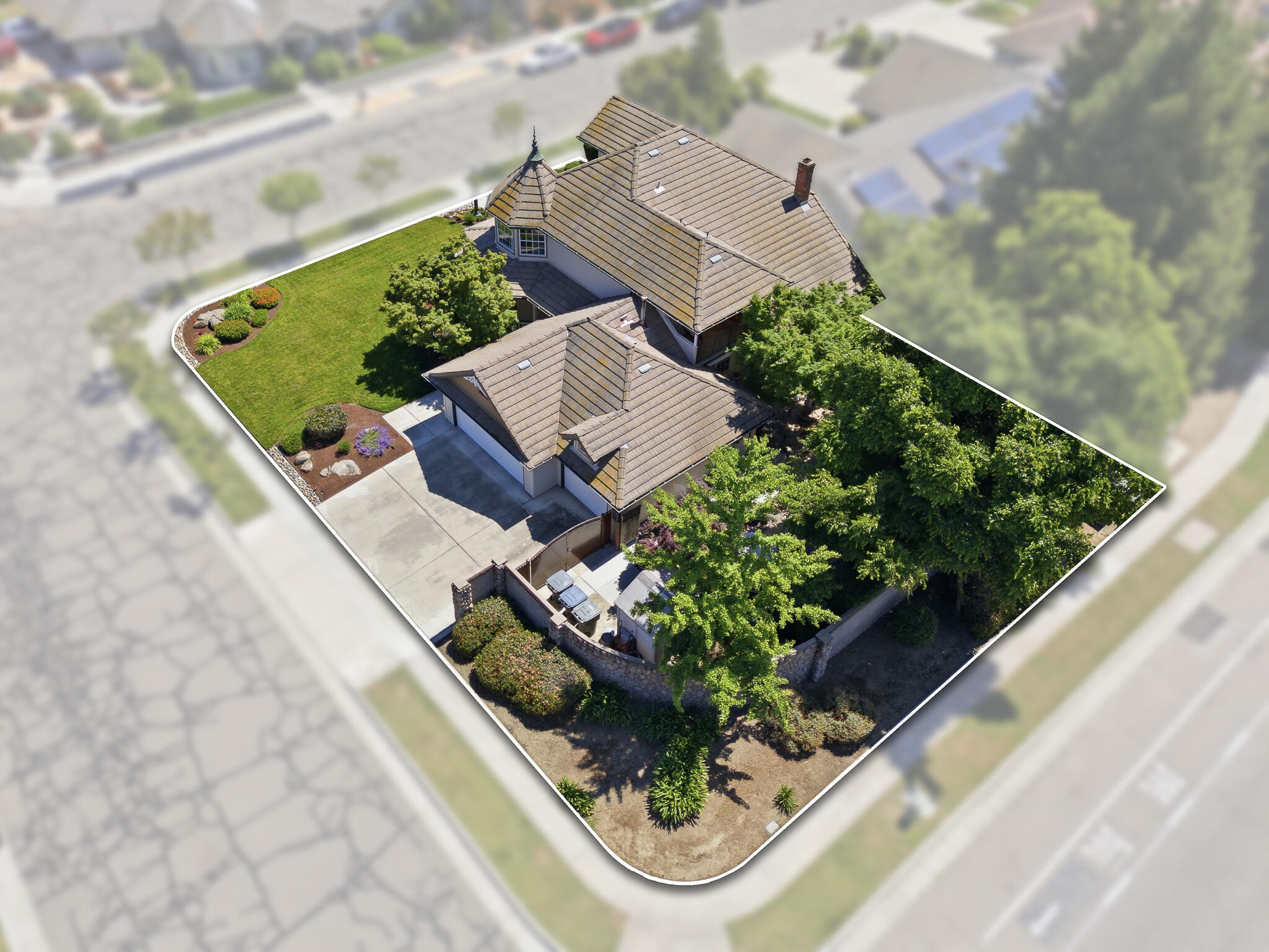 2320 SW Cottonwood Cir, Visalia, CA 93277