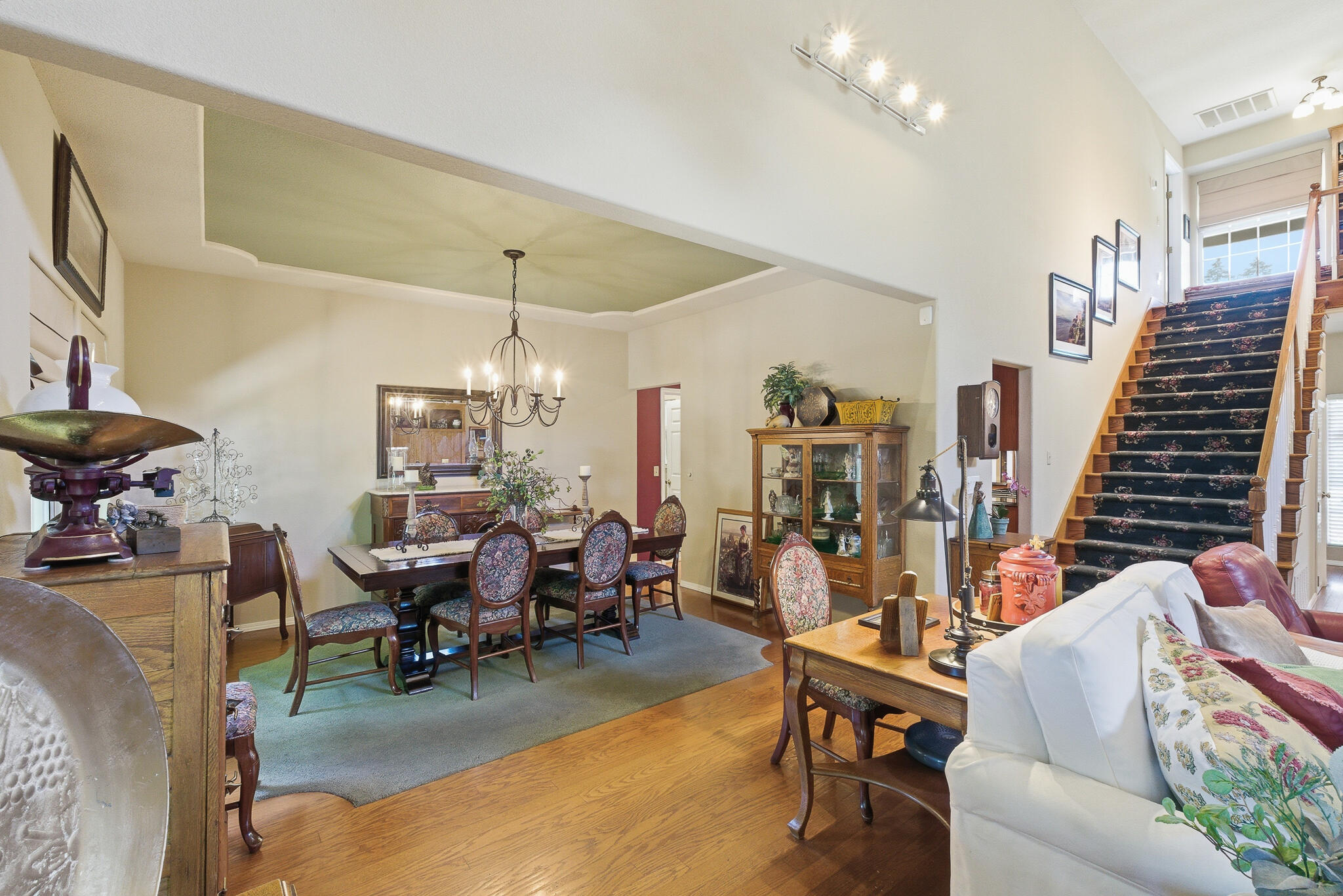 2320 SW Cottonwood Cir, Visalia, CA 93277