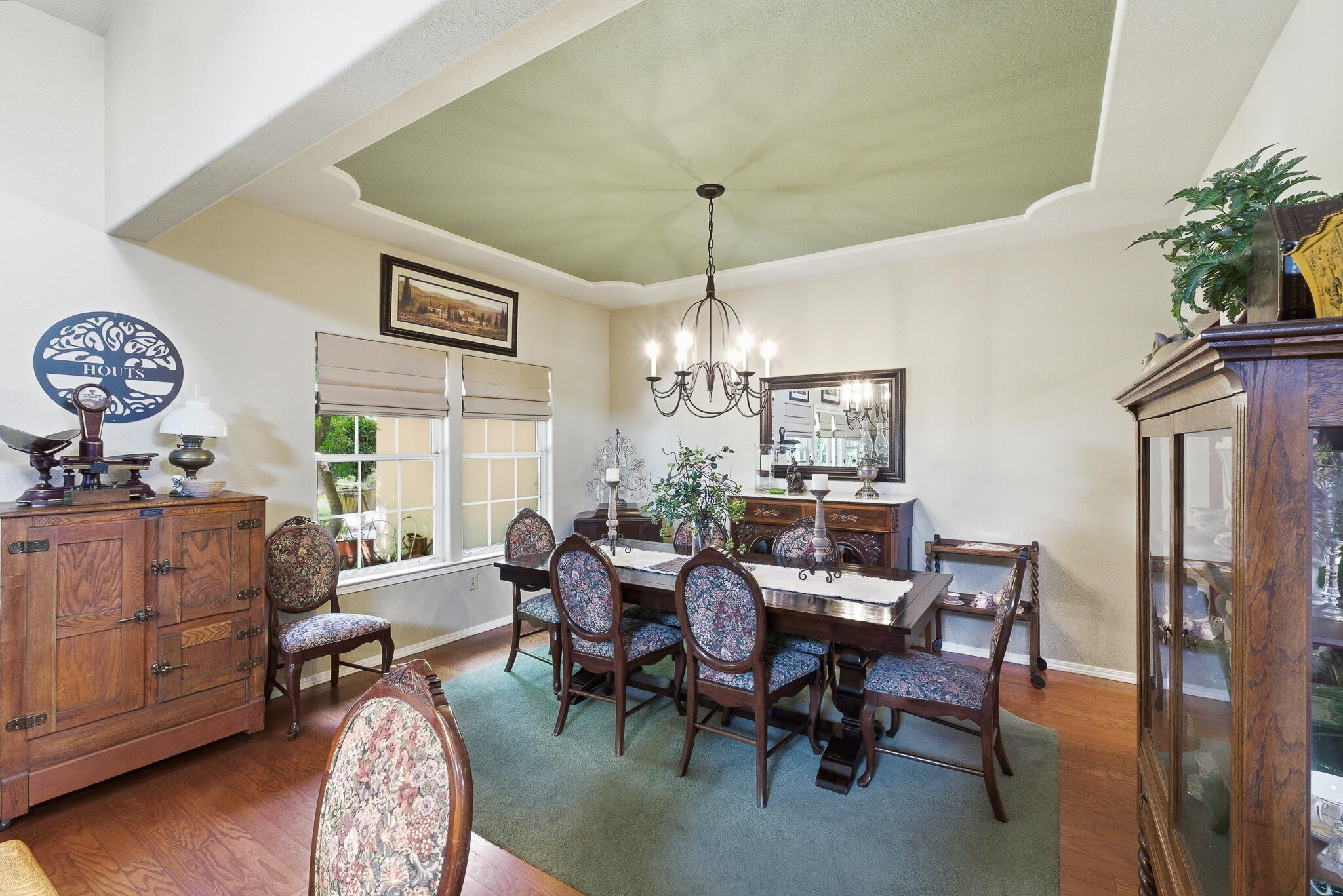 2320 SW Cottonwood Cir, Visalia, CA 93277