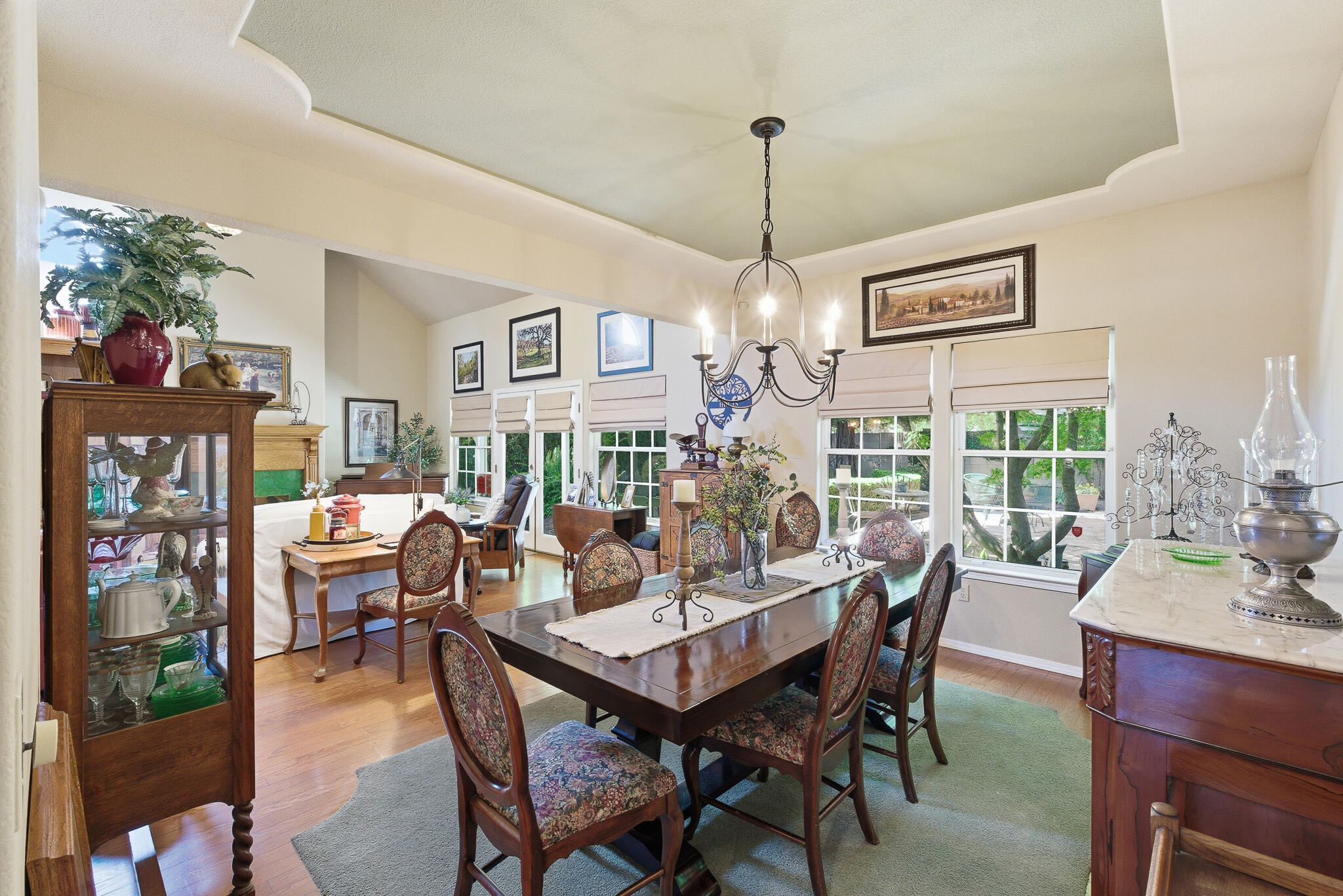 2320 SW Cottonwood Cir, Visalia, CA 93277