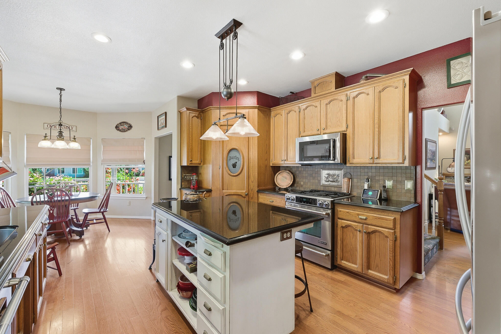 2320 SW Cottonwood Cir, Visalia, CA 93277