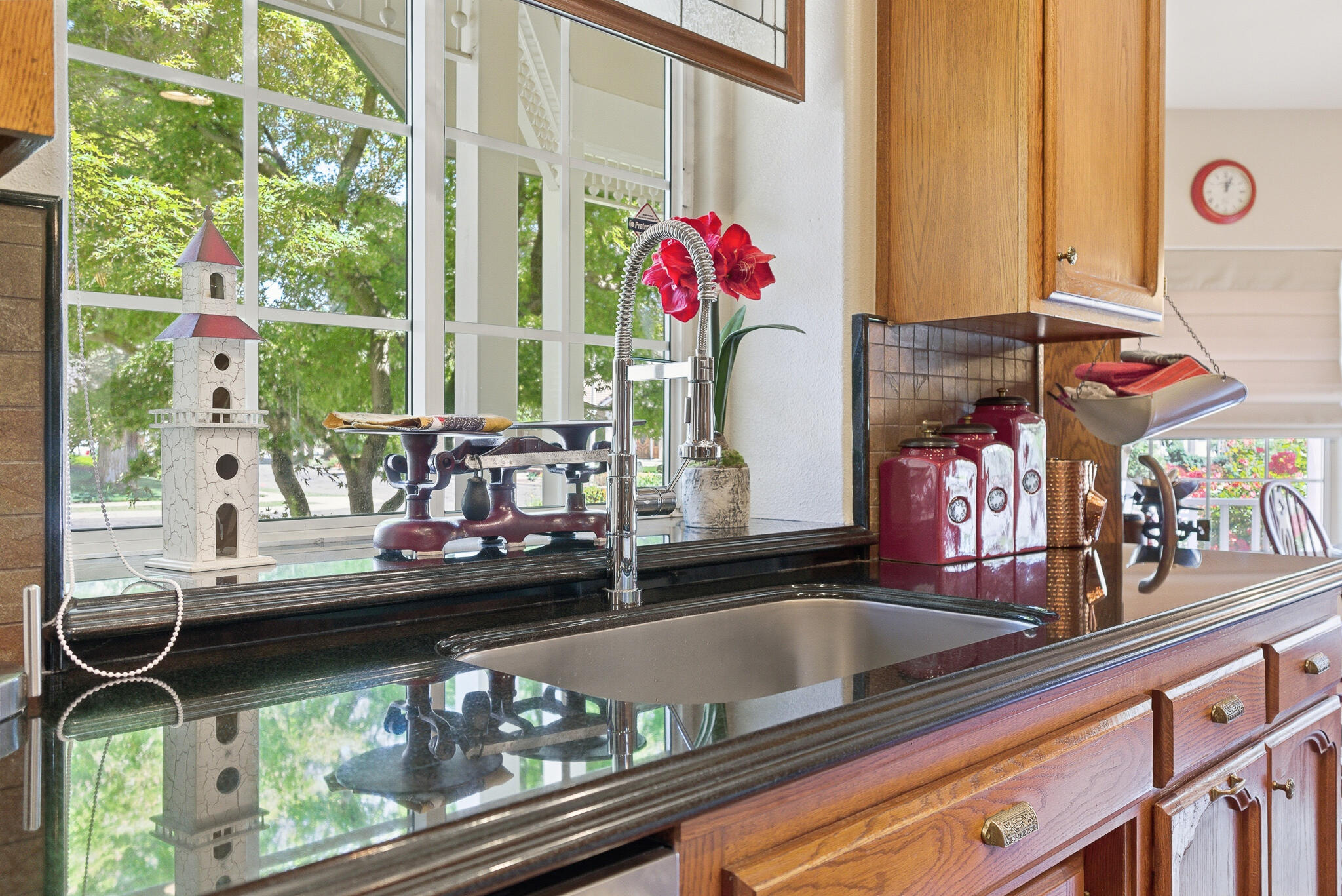 2320 SW Cottonwood Cir, Visalia, CA 93277