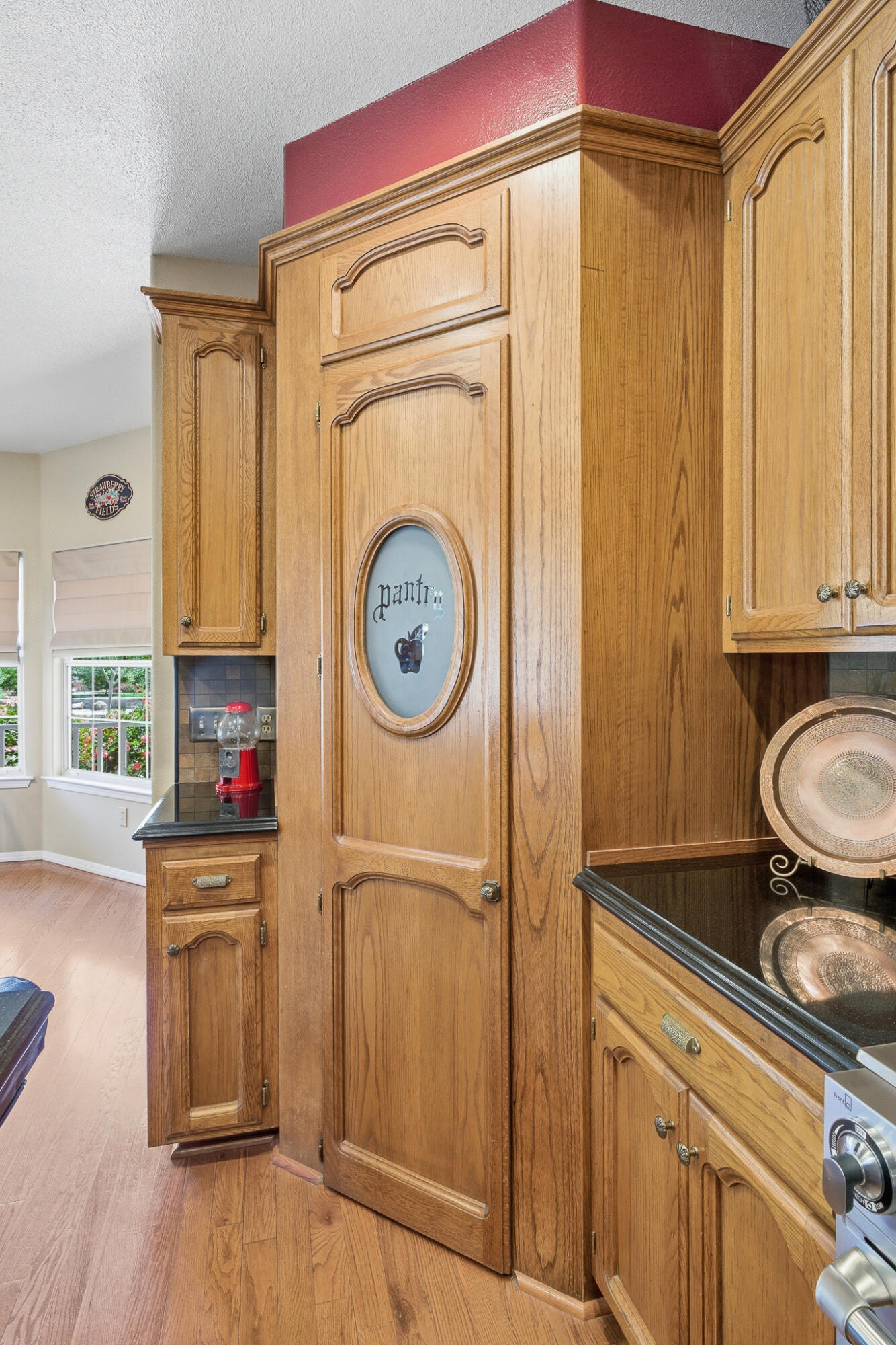 2320 SW Cottonwood Cir, Visalia, CA 93277