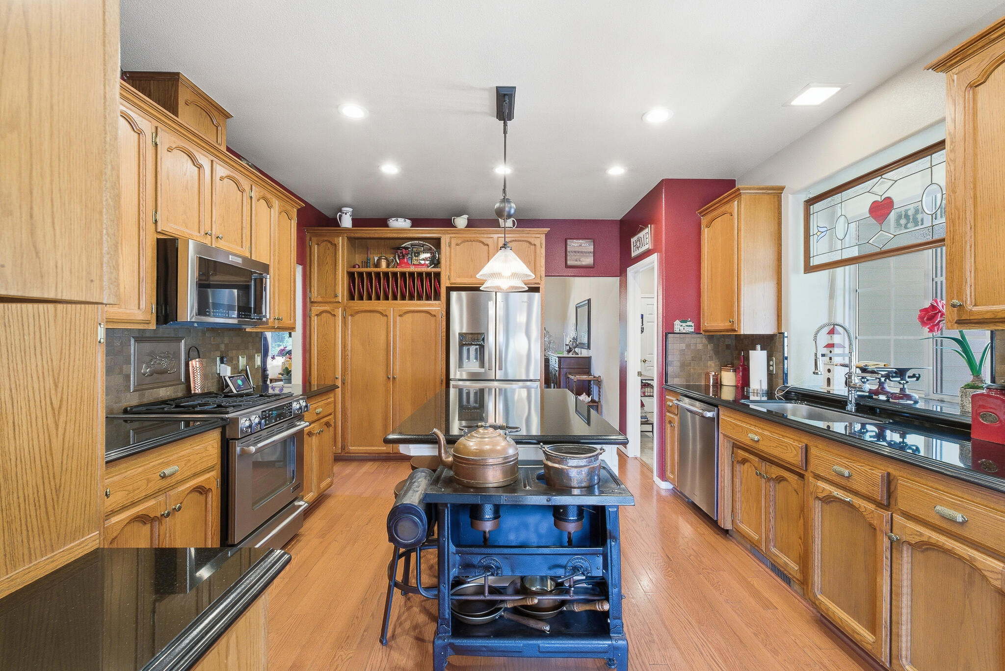 2320 SW Cottonwood Cir, Visalia, CA 93277