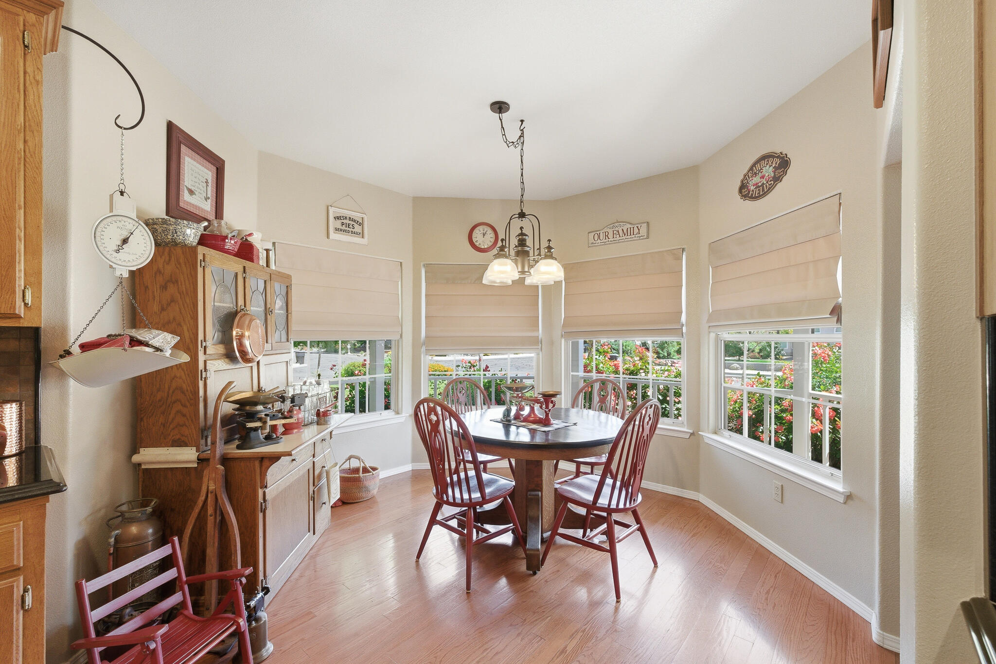 2320 SW Cottonwood Cir, Visalia, CA 93277