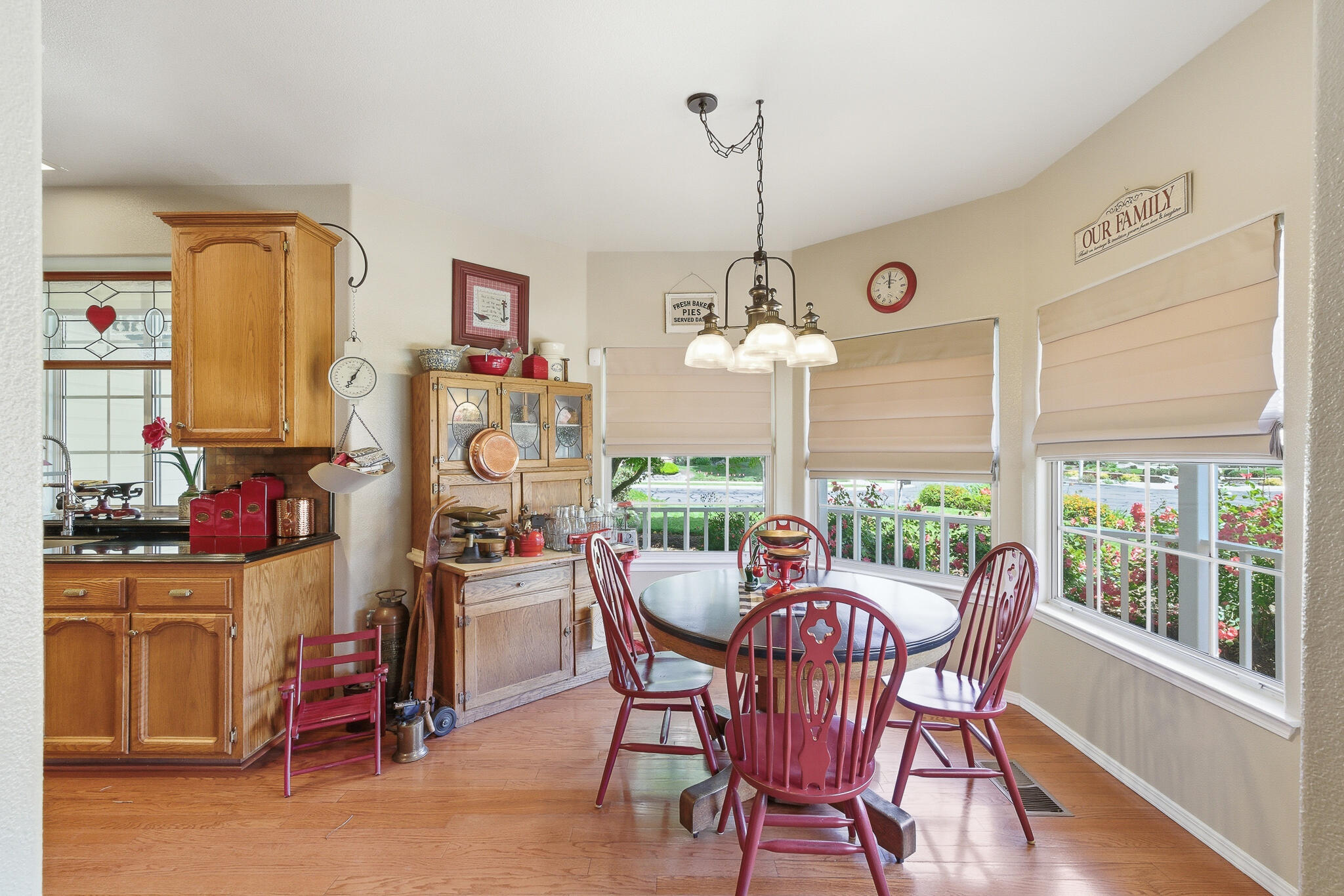 2320 SW Cottonwood Cir, Visalia, CA 93277