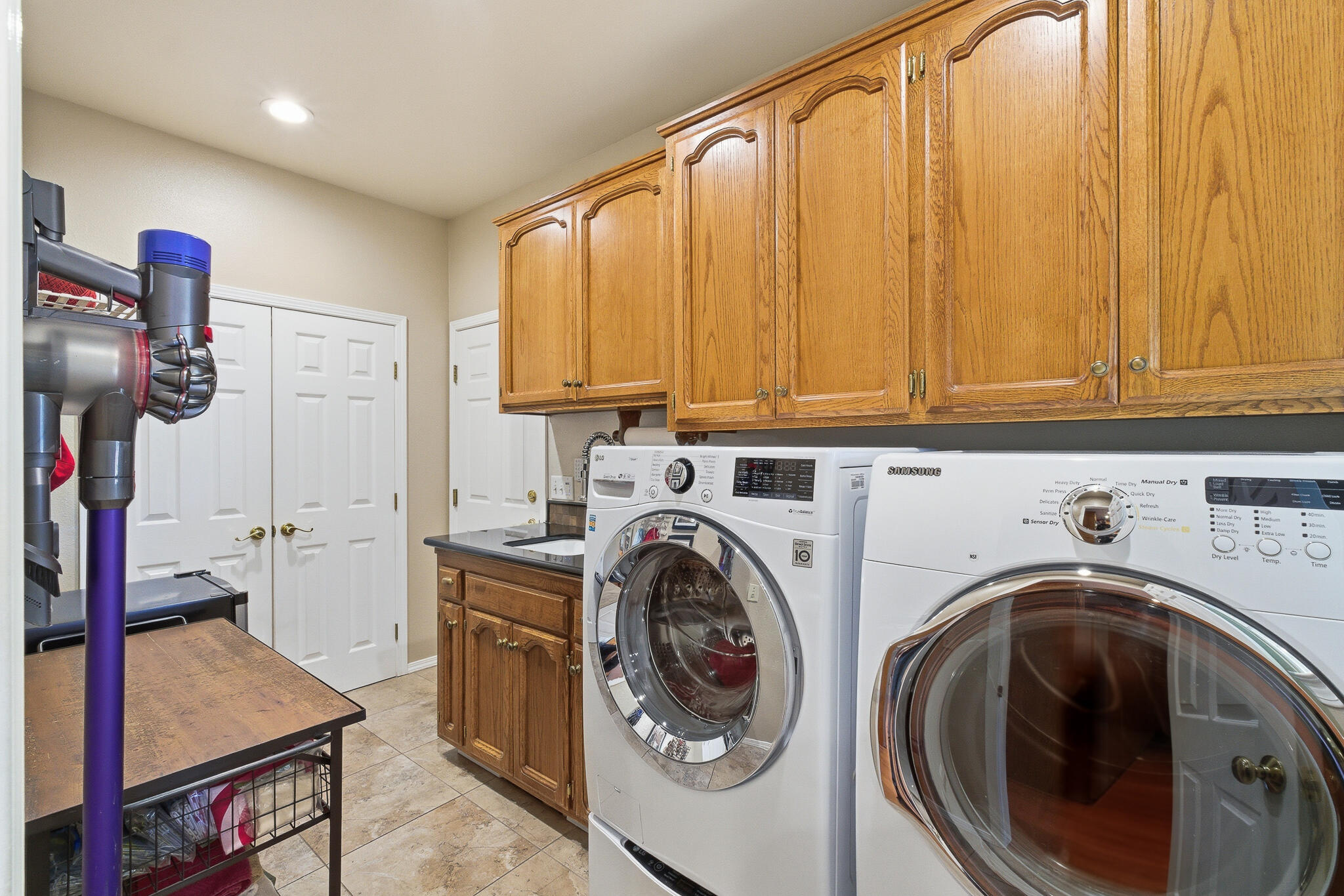 2320 SW Cottonwood Cir, Visalia, CA 93277