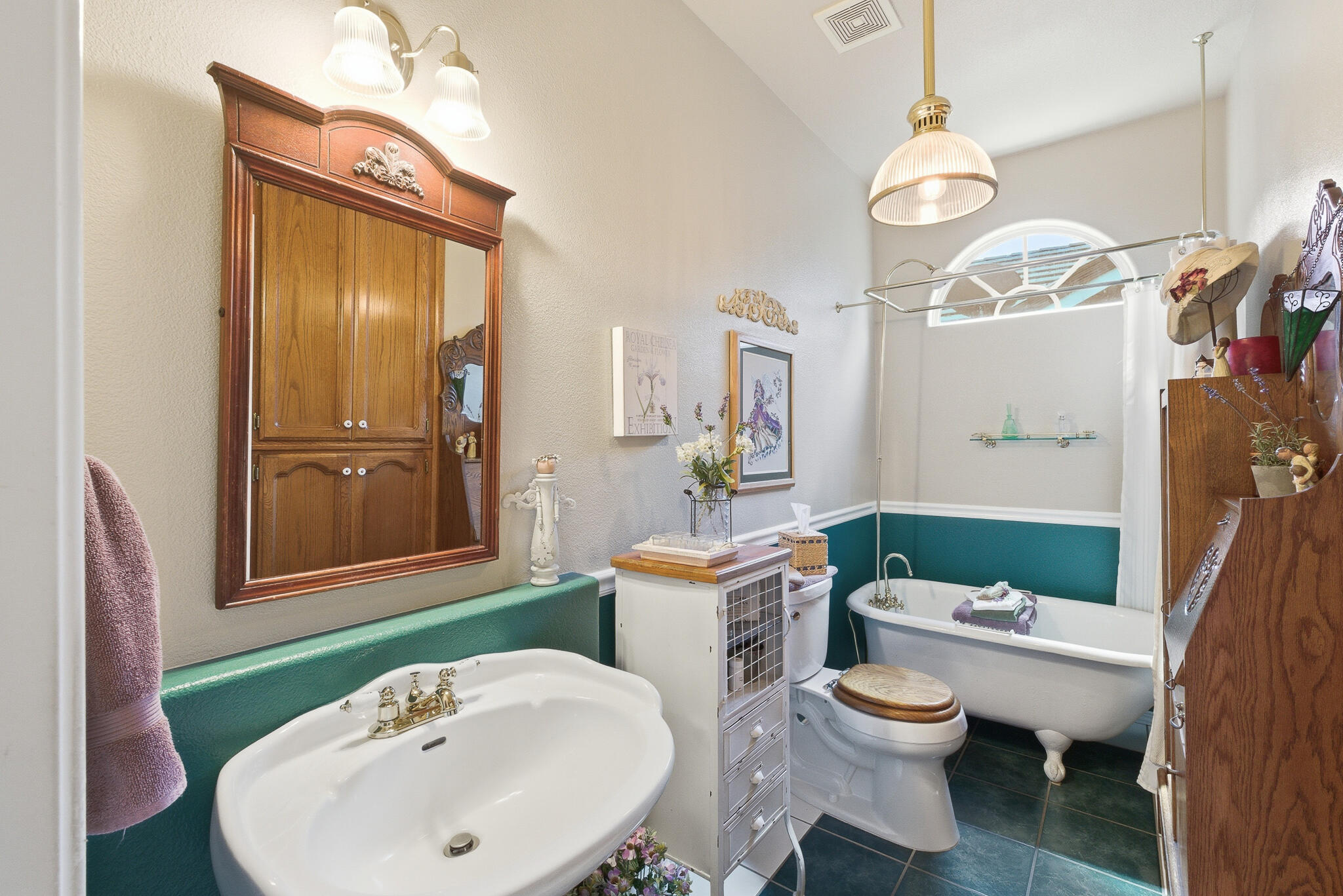 2320 SW Cottonwood Cir, Visalia, CA 93277