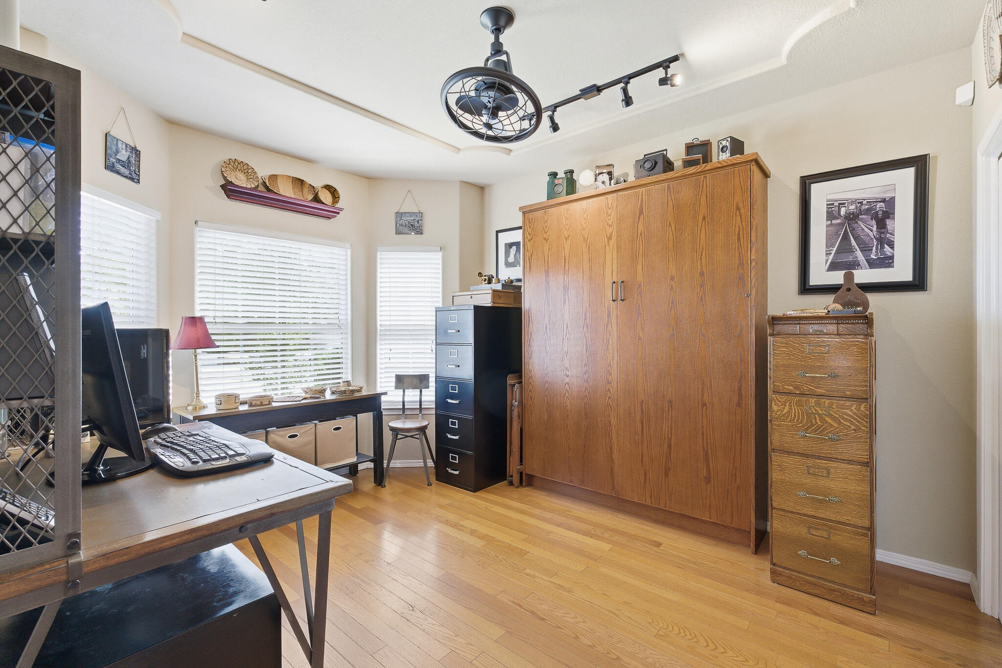 2320 SW Cottonwood Cir, Visalia, CA 93277