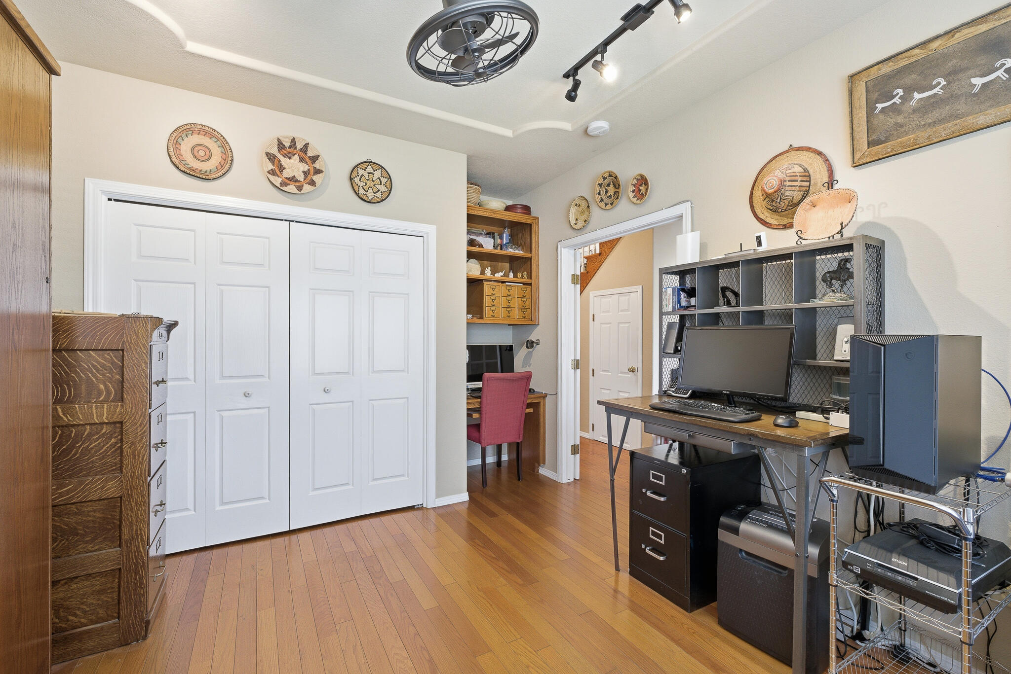 2320 SW Cottonwood Cir, Visalia, CA 93277