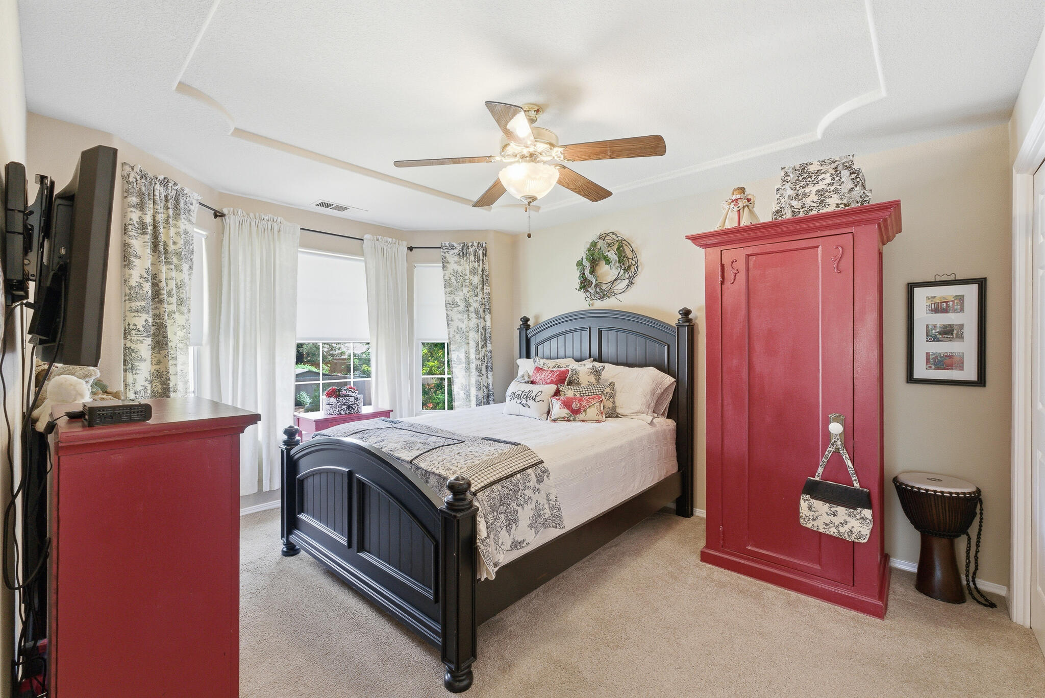 2320 SW Cottonwood Cir, Visalia, CA 93277