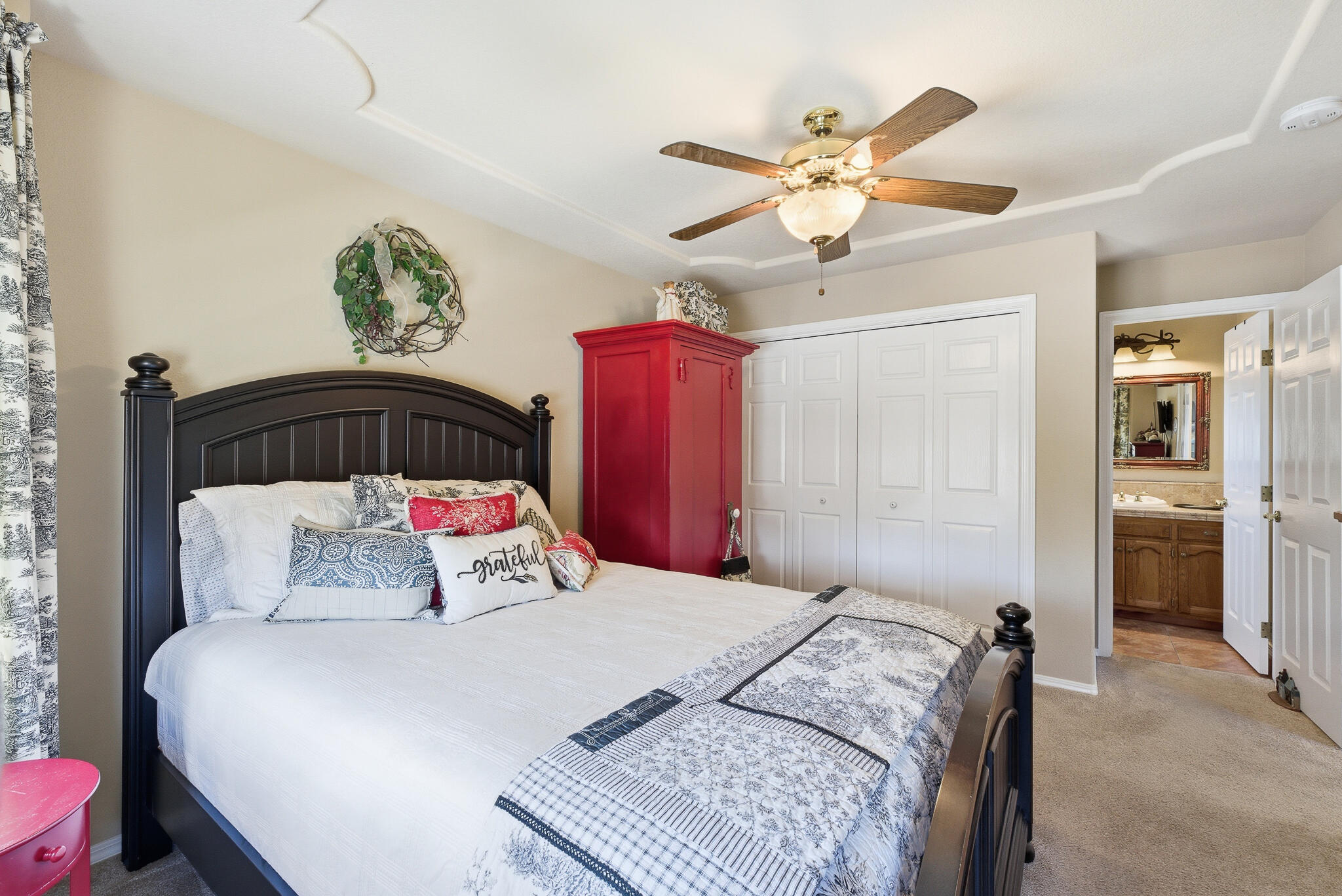 2320 SW Cottonwood Cir, Visalia, CA 93277