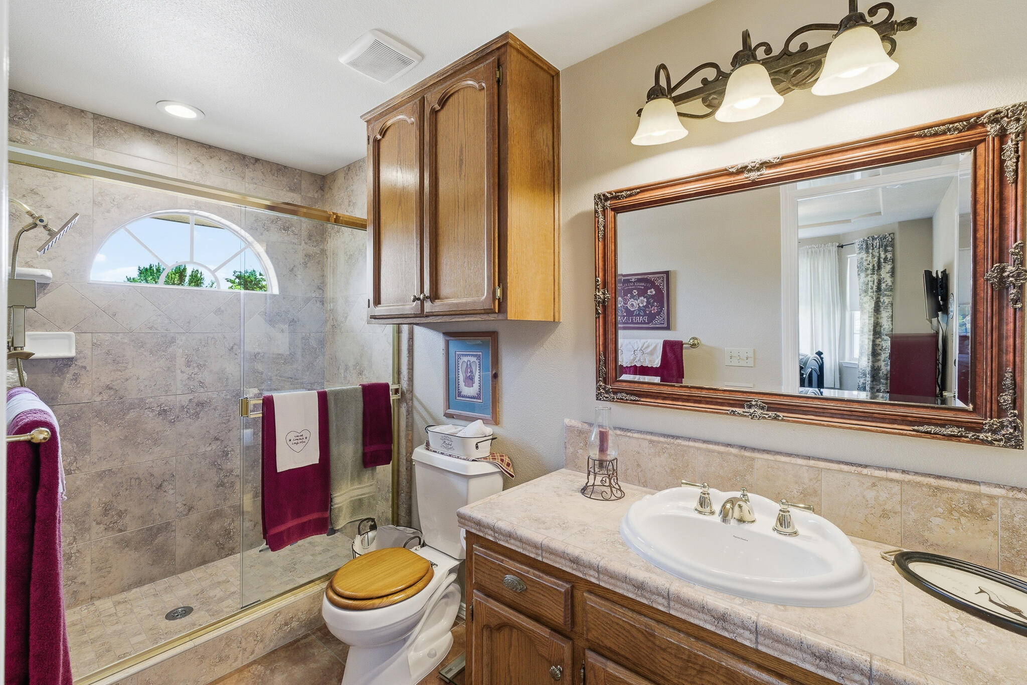 2320 SW Cottonwood Cir, Visalia, CA 93277