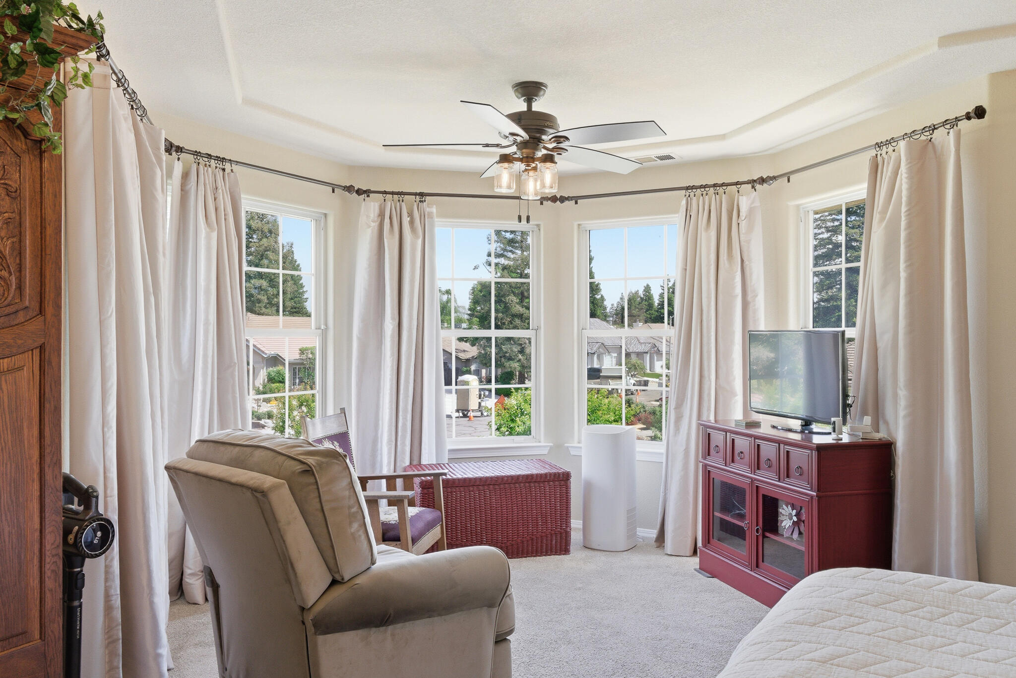 2320 SW Cottonwood Cir, Visalia, CA 93277