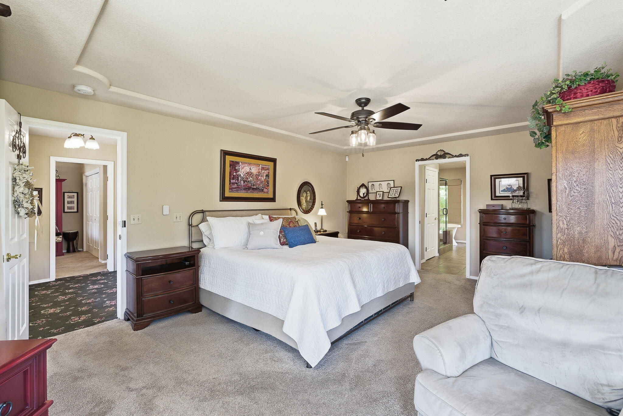 2320 SW Cottonwood Cir, Visalia, CA 93277