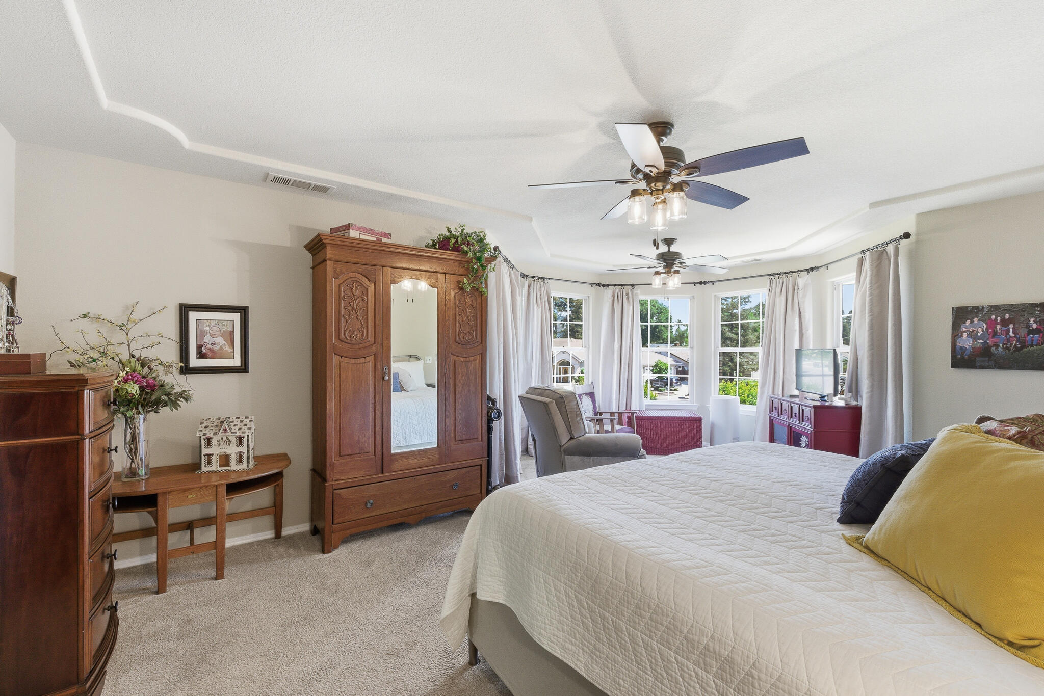 2320 SW Cottonwood Cir, Visalia, CA 93277