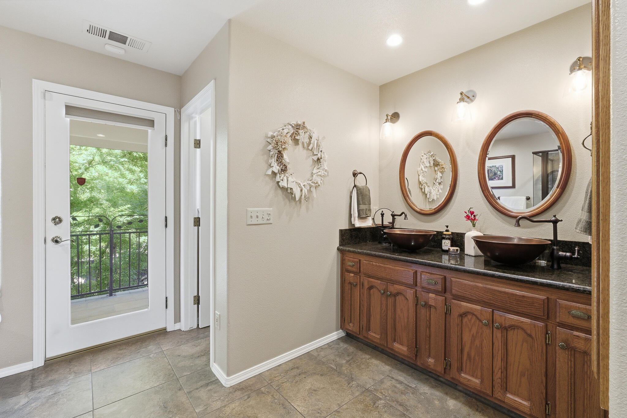 2320 SW Cottonwood Cir, Visalia, CA 93277