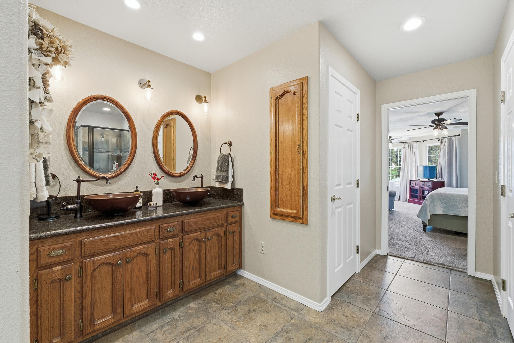 2320 SW Cottonwood Cir, Visalia, CA 93277